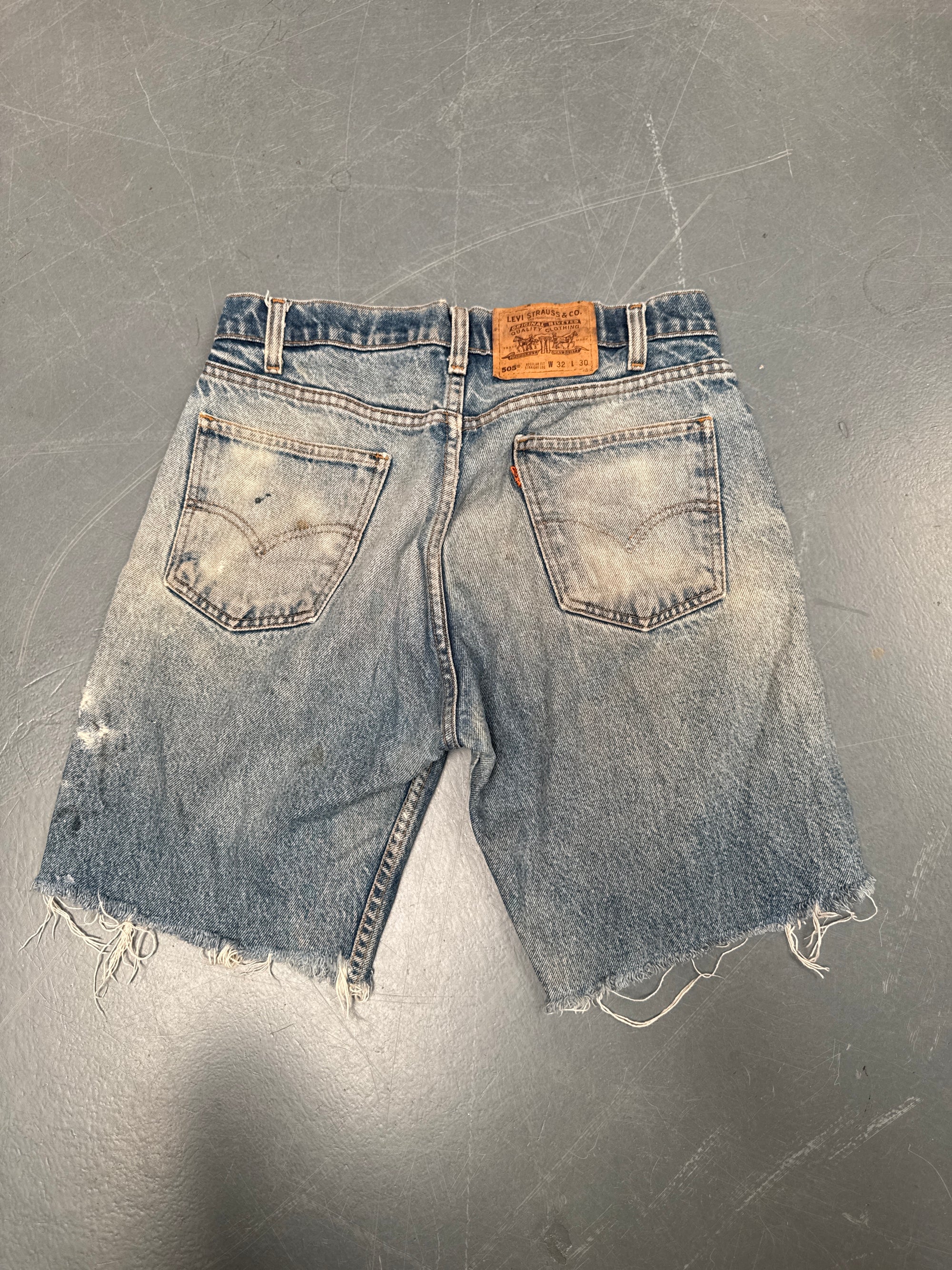 Vintage Ladies Levis Cut Off Denim Shorts - 90s Made - W 31 - SH165