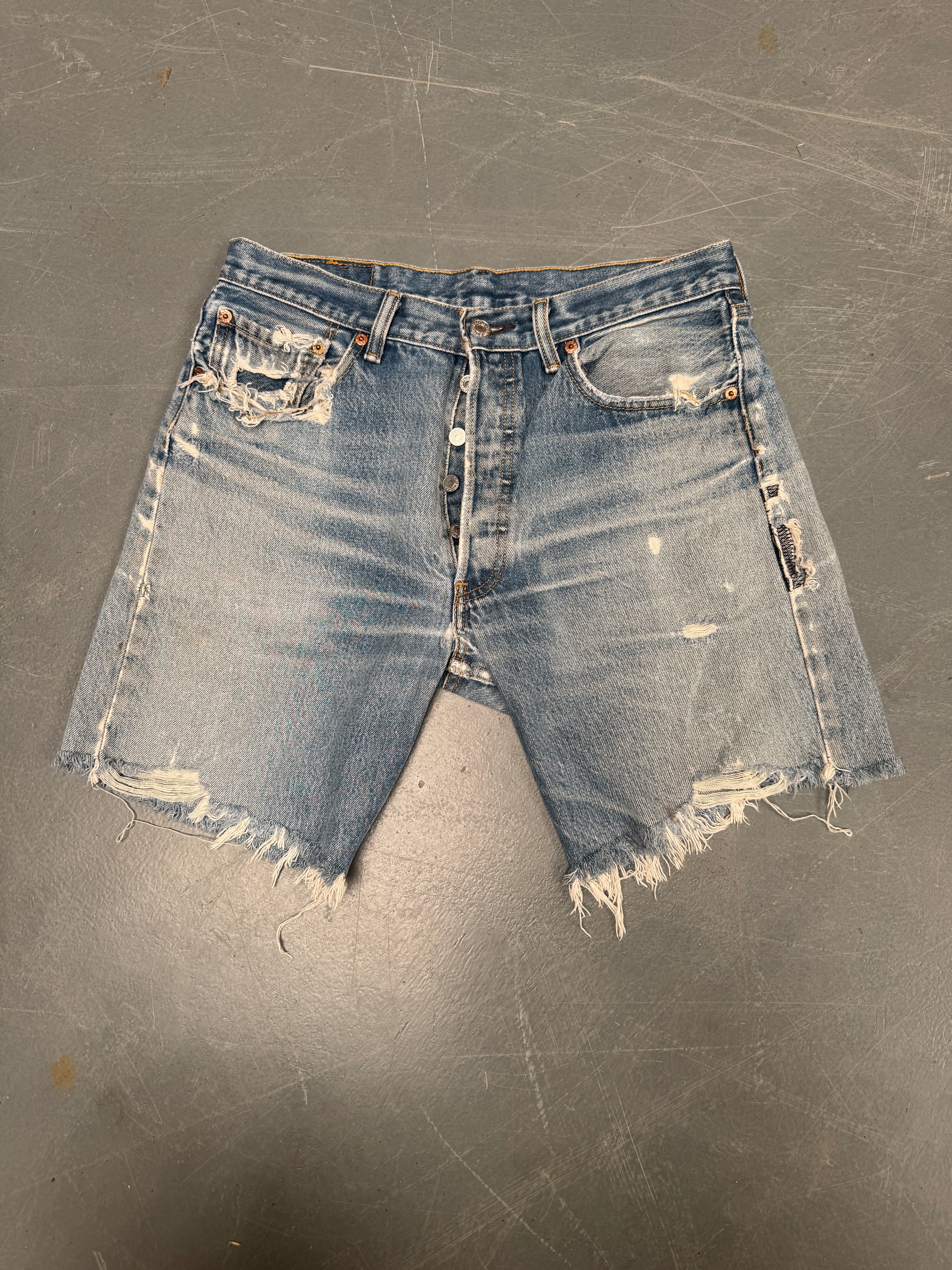 Vintage Ladies Levis Cut Off Denim Shorts - 90s Made - W 31 - SH187