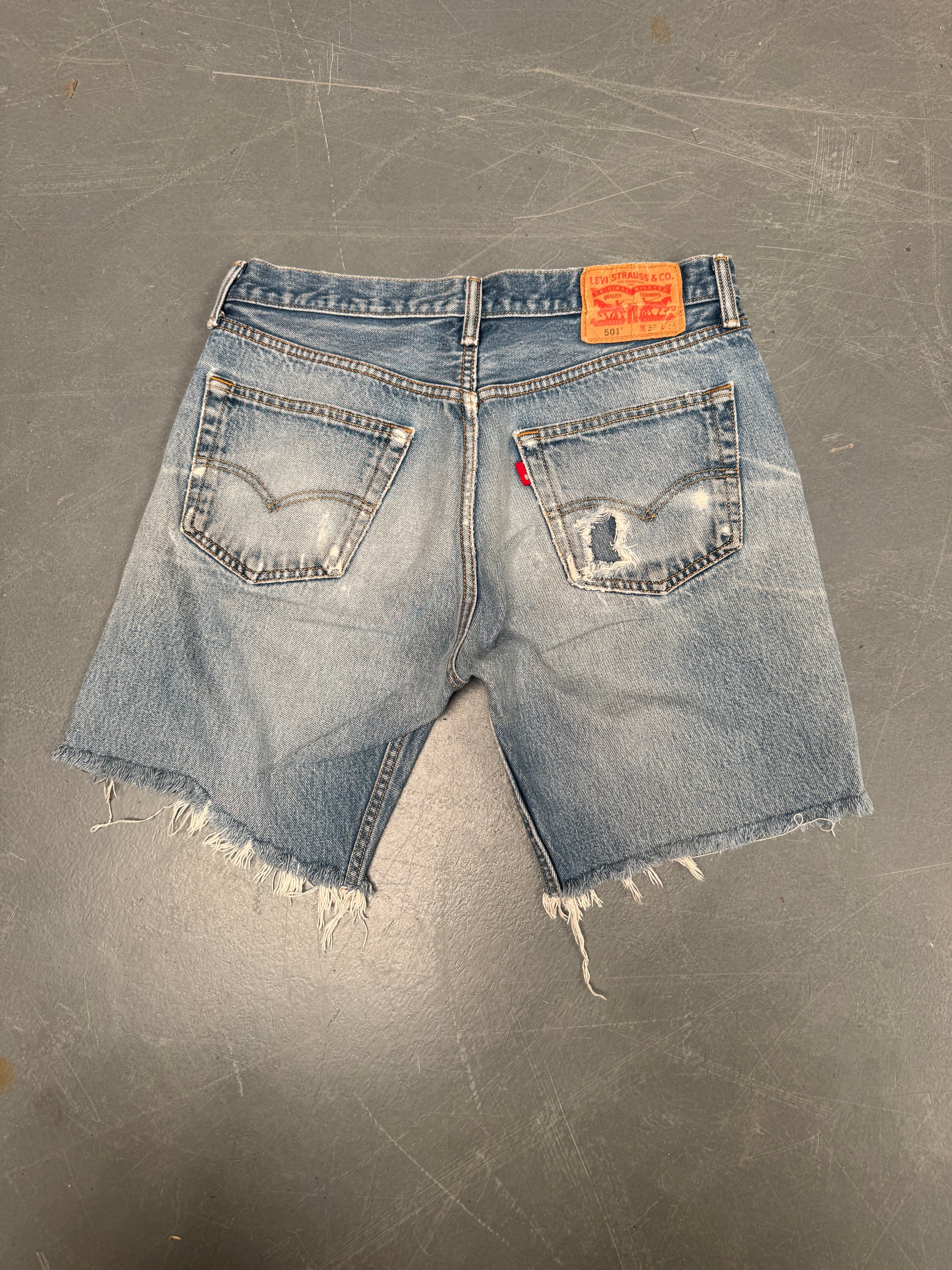 Vintage Ladies Levis Cut Off Denim Shorts - 90s Made - W 31 - SH187