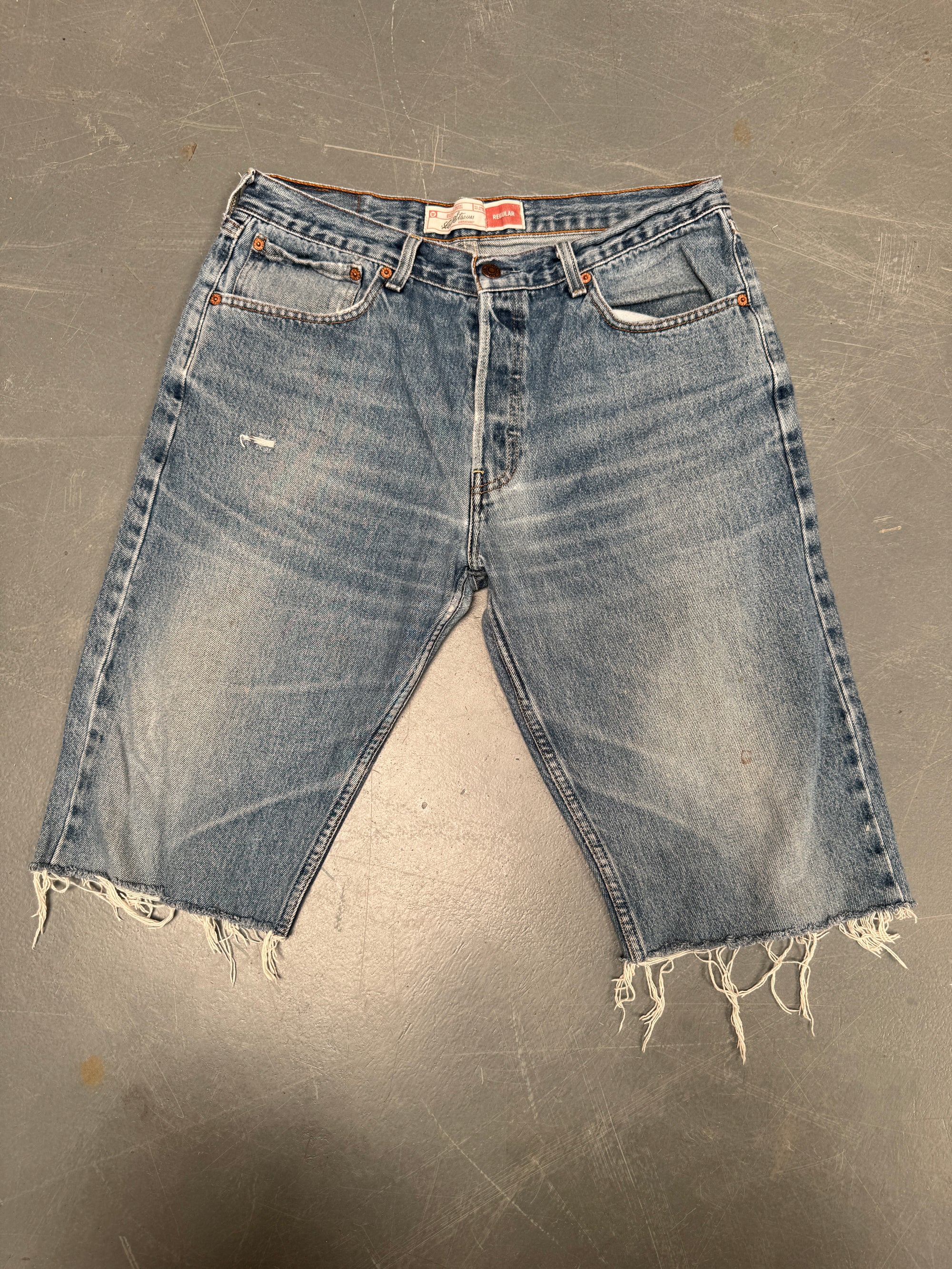 Vintage Ladies Levis Cut Off Denim Shorts - 90s Made - W 32 - SH208