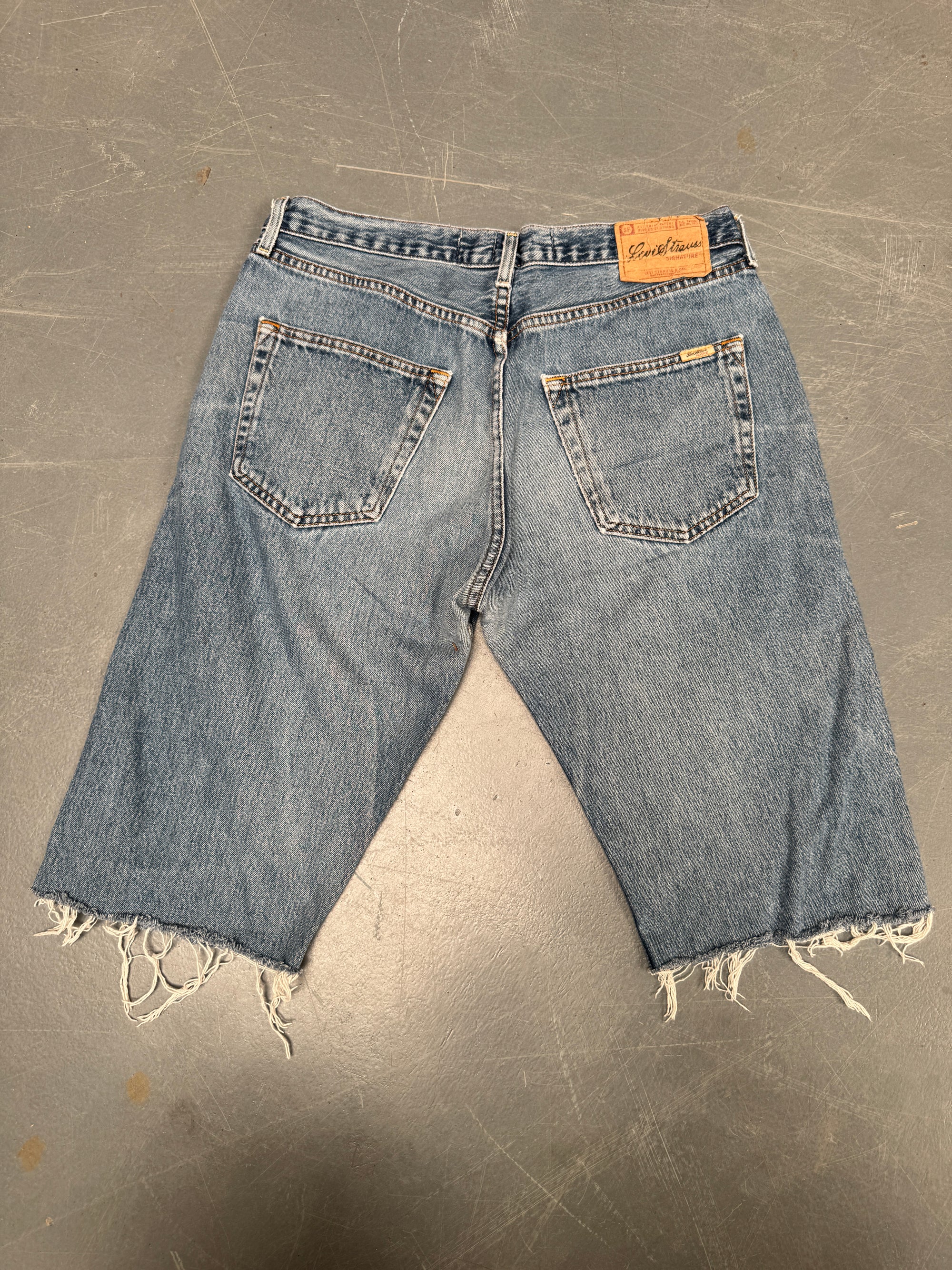 Vintage Ladies Levis Cut Off Denim Shorts - 90s Made - W 32 - SH208