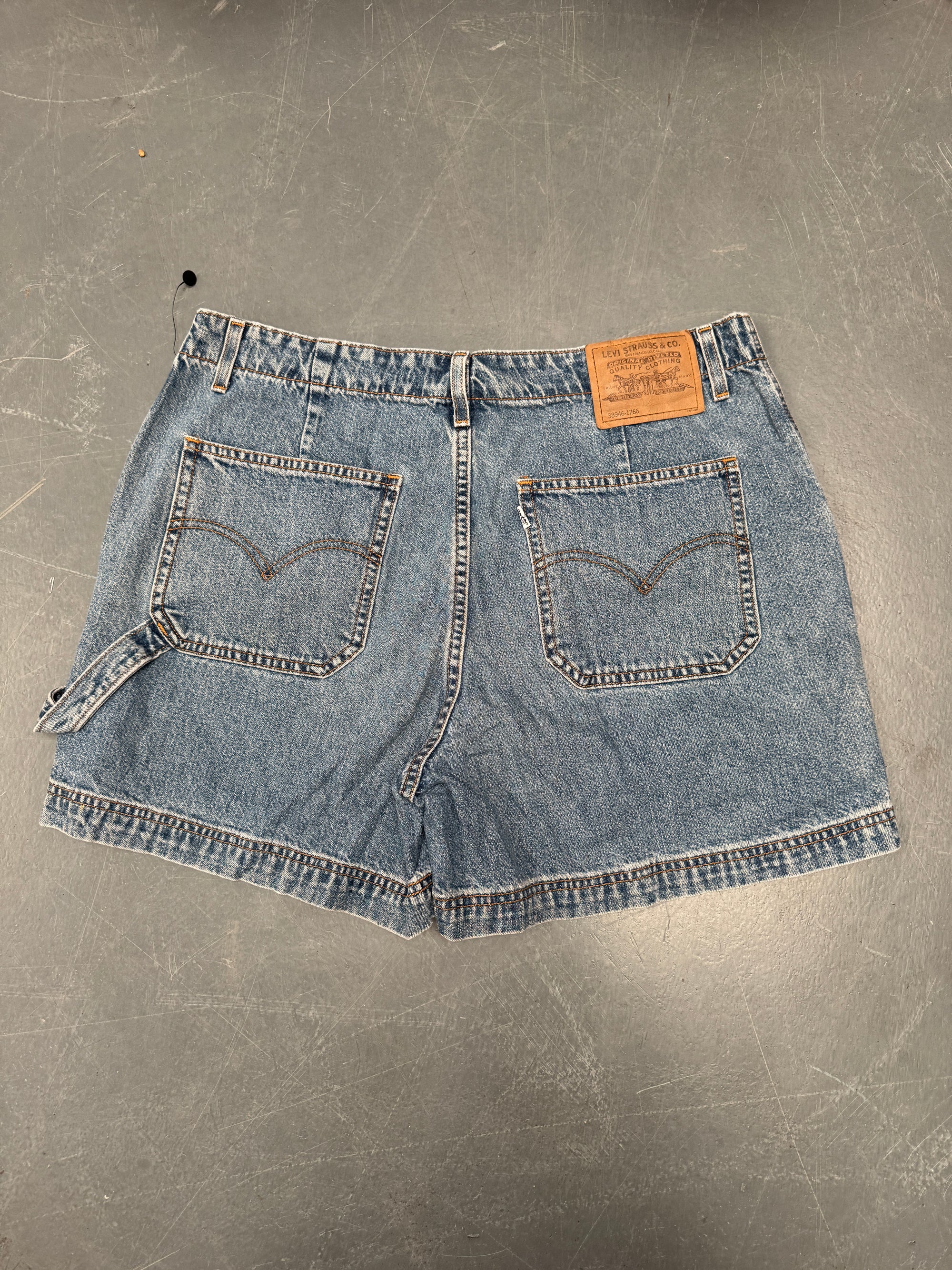 Vintage Ladies Levis Cut Off Denim Shorts - 90s Made - W 34 - SH244