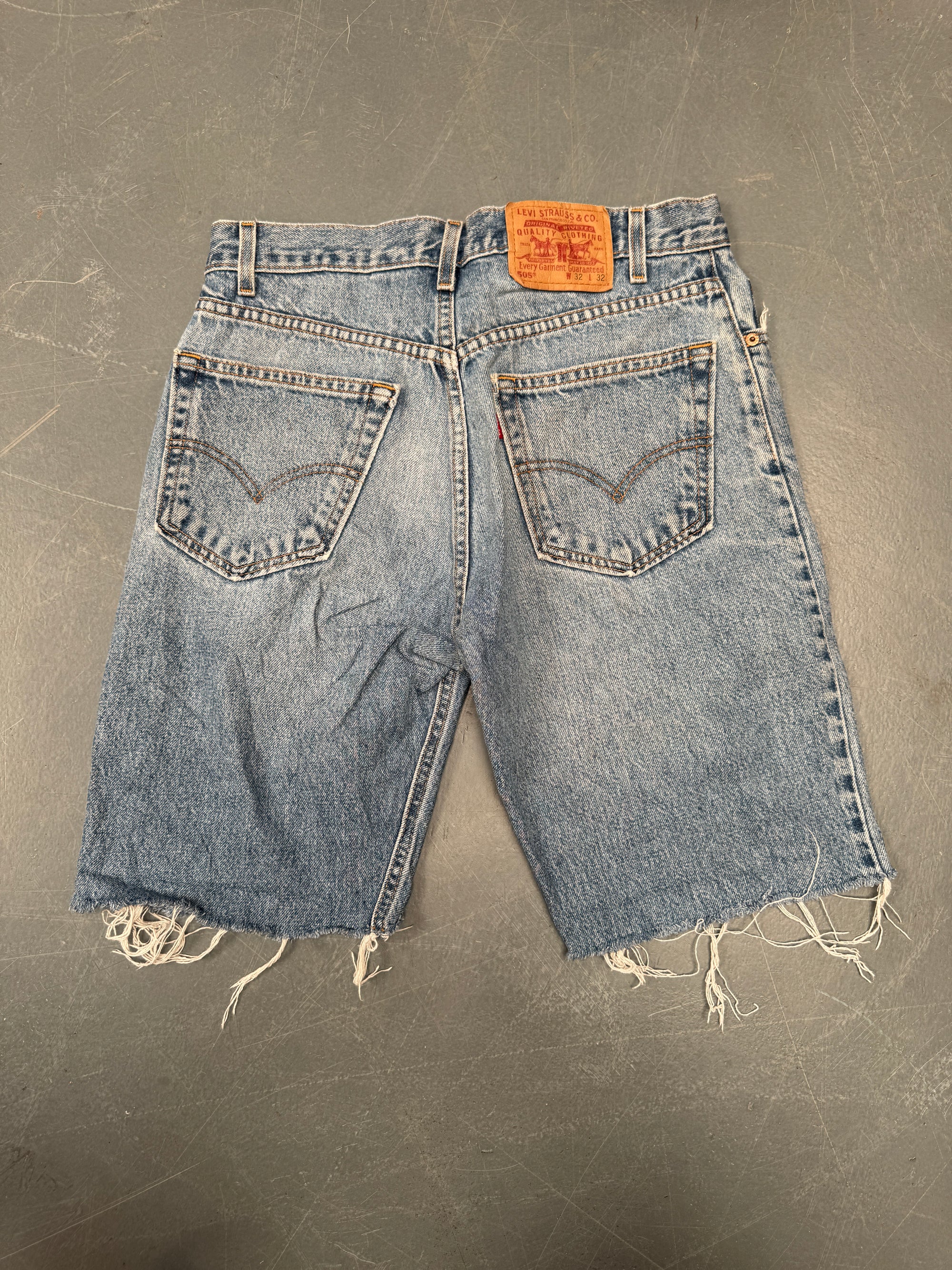 Vintage Ladies Levis Cut Off Denim Shorts - 90s Made - W 31 - SH280