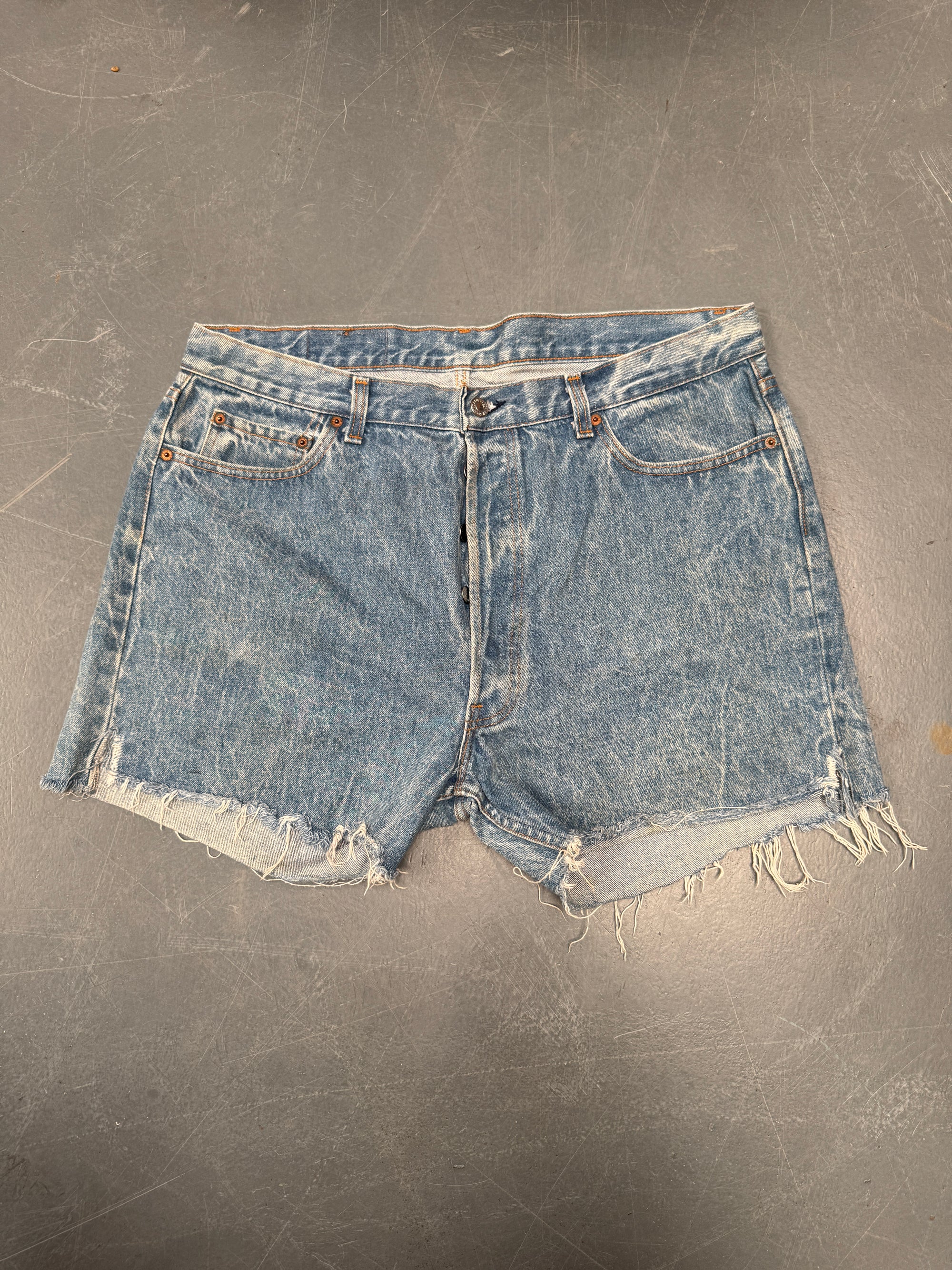 Vintage Ladies Levis Cut Off Denim Shorts - 90s Made - W 36 - SH294