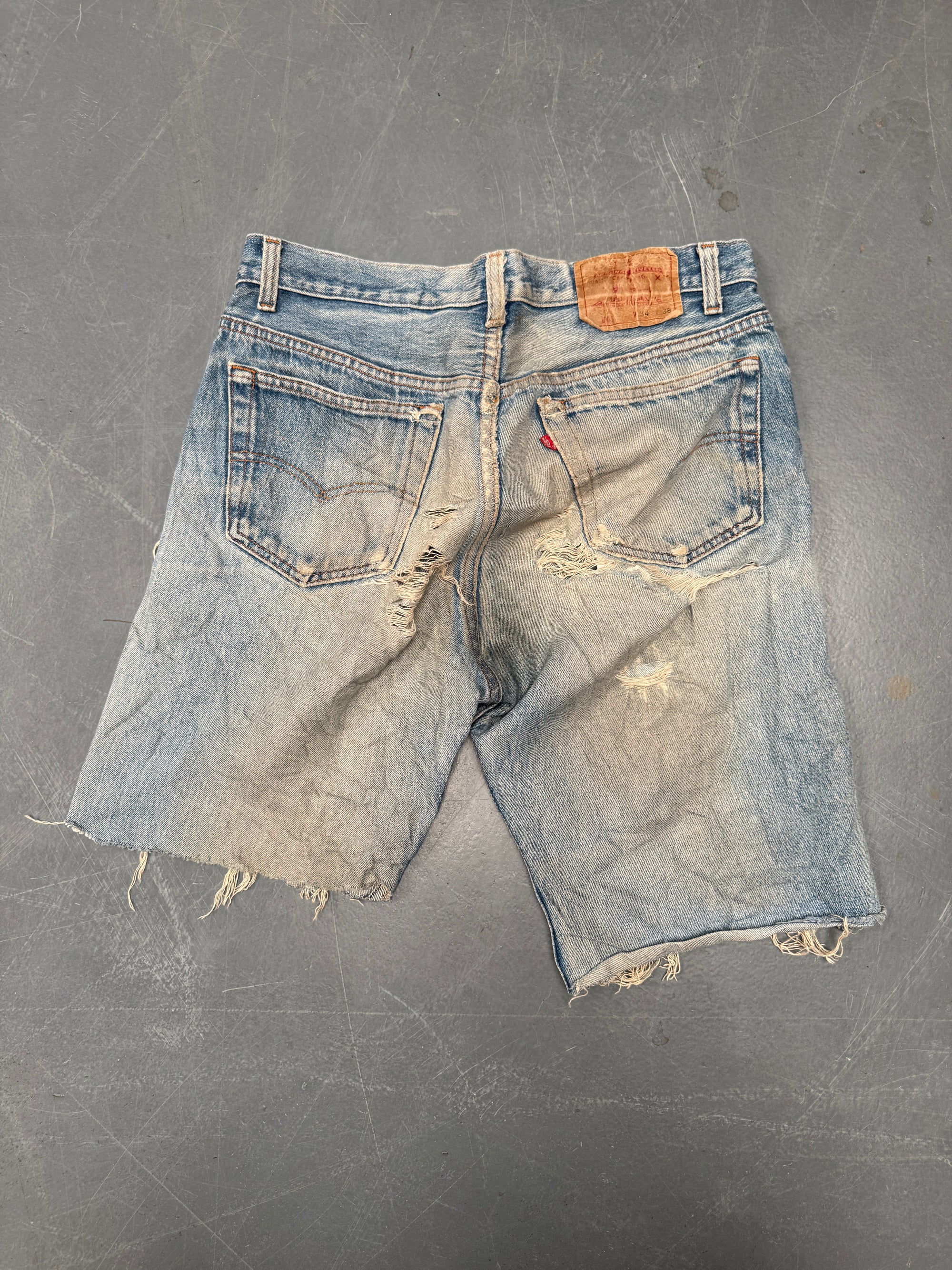 Vintage Ladies Levis Cut Off Denim Shorts - 90s Made - W 32 - SH309