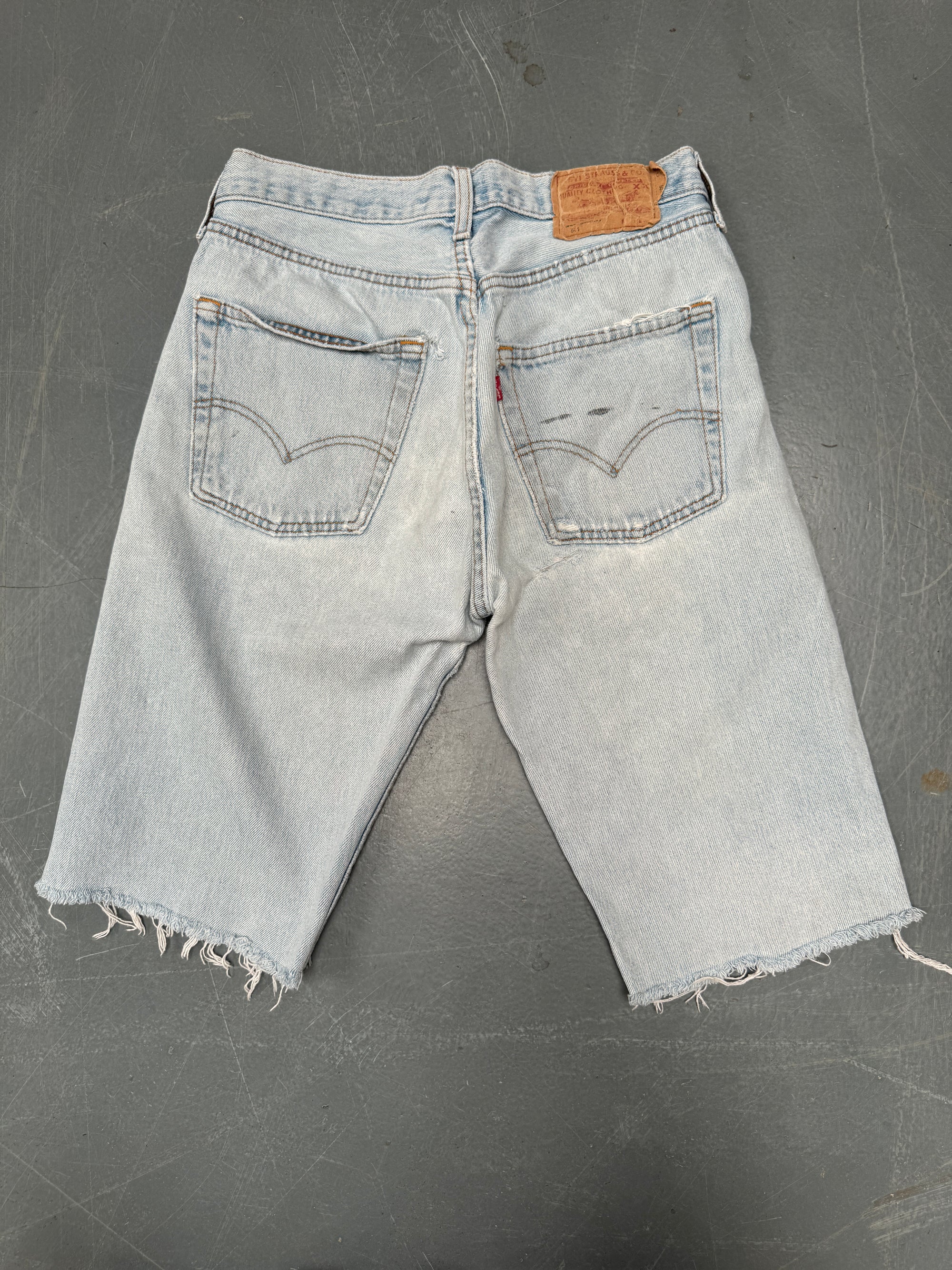 Vintage Ladies Levis Cut Off Denim Shorts - 90s Made - W 28 - SH329