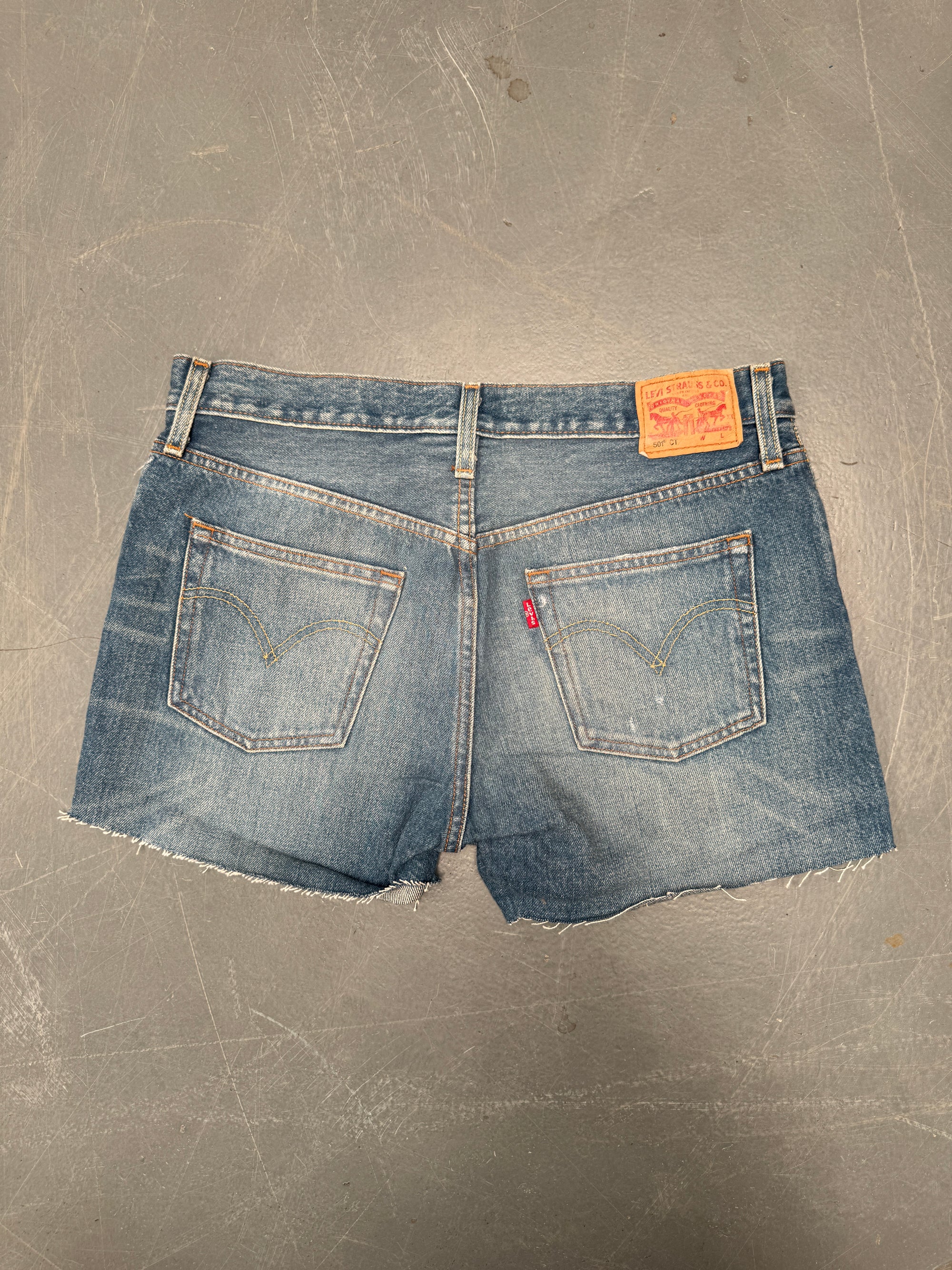 Vintage Ladies Levis Cut Off Denim Shorts - 90s Made - W 32 - SH341
