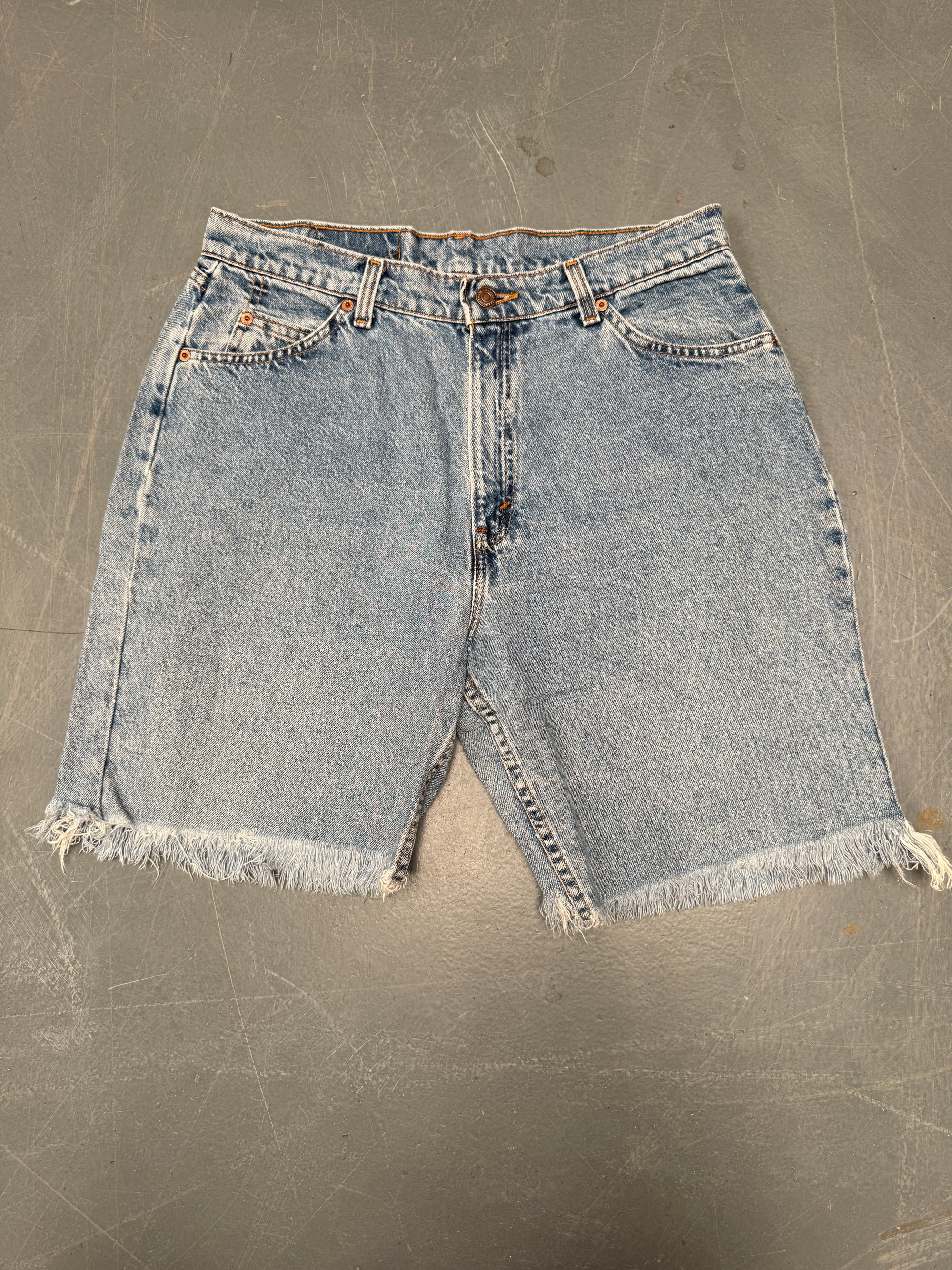Vintage Ladies Levis Cut Off Denim Shorts - 90s Made - W 32 - SH353