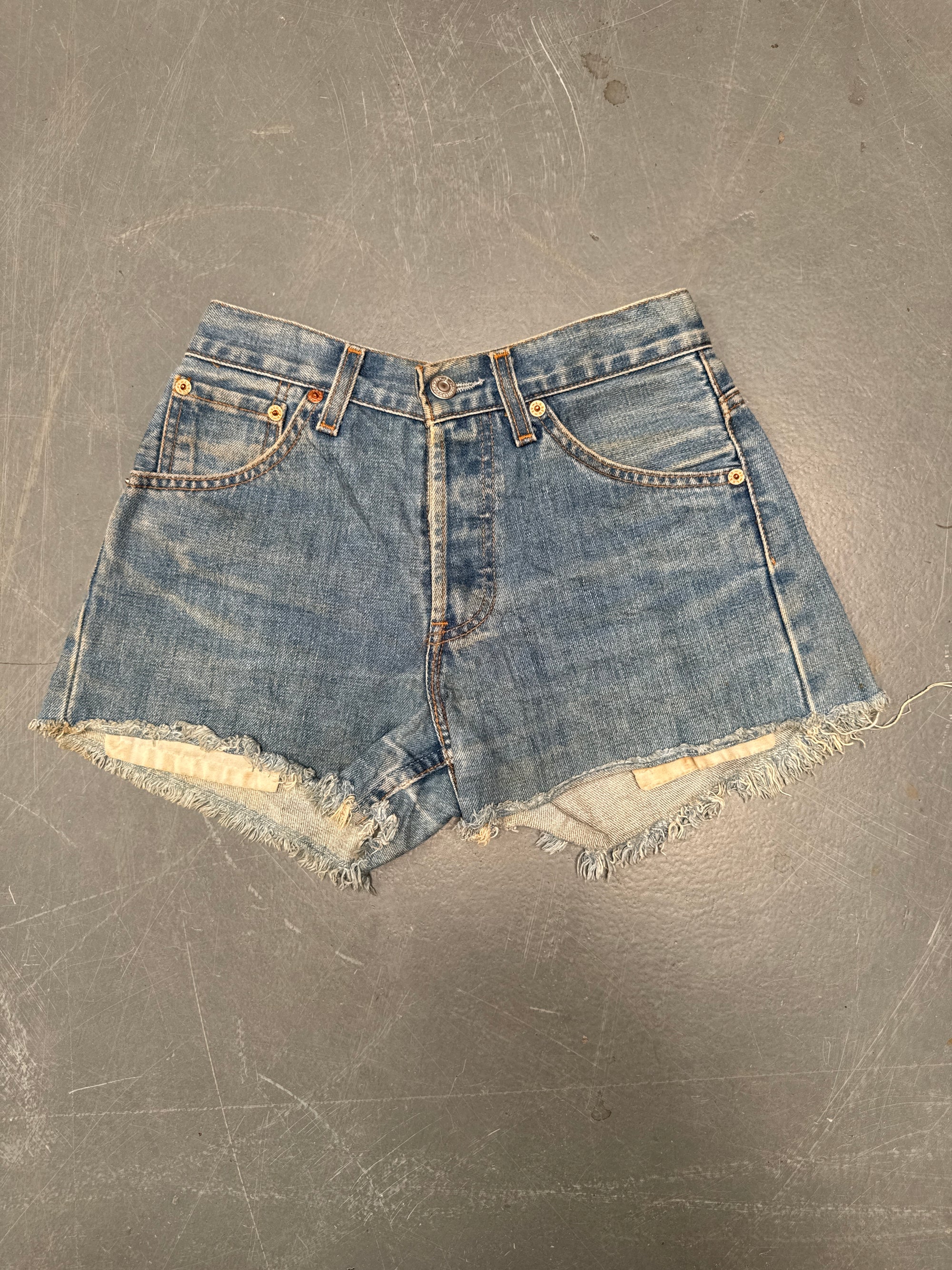 Vintage Ladies Levis Cut Off Denim Shorts - 90s Made - W 24 - SH356