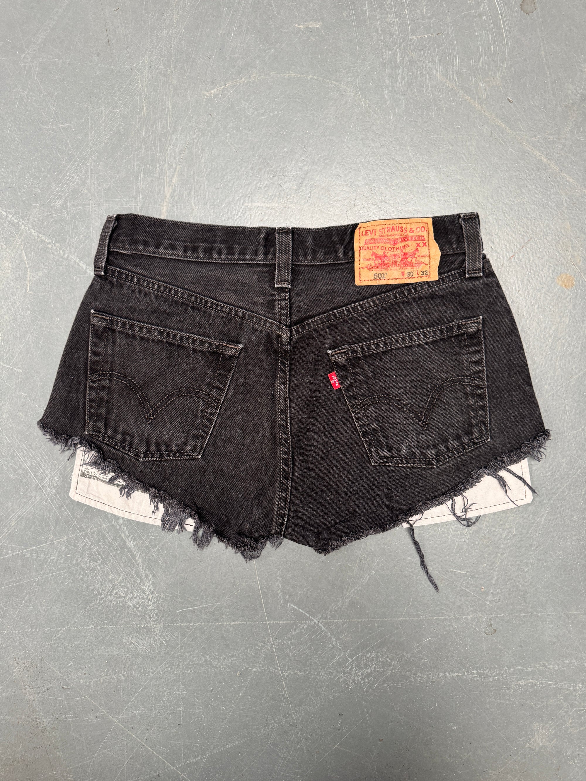 Vintage Ladies Levis Cut Off Denim Shorts - 90s Made - W 30 - SH366