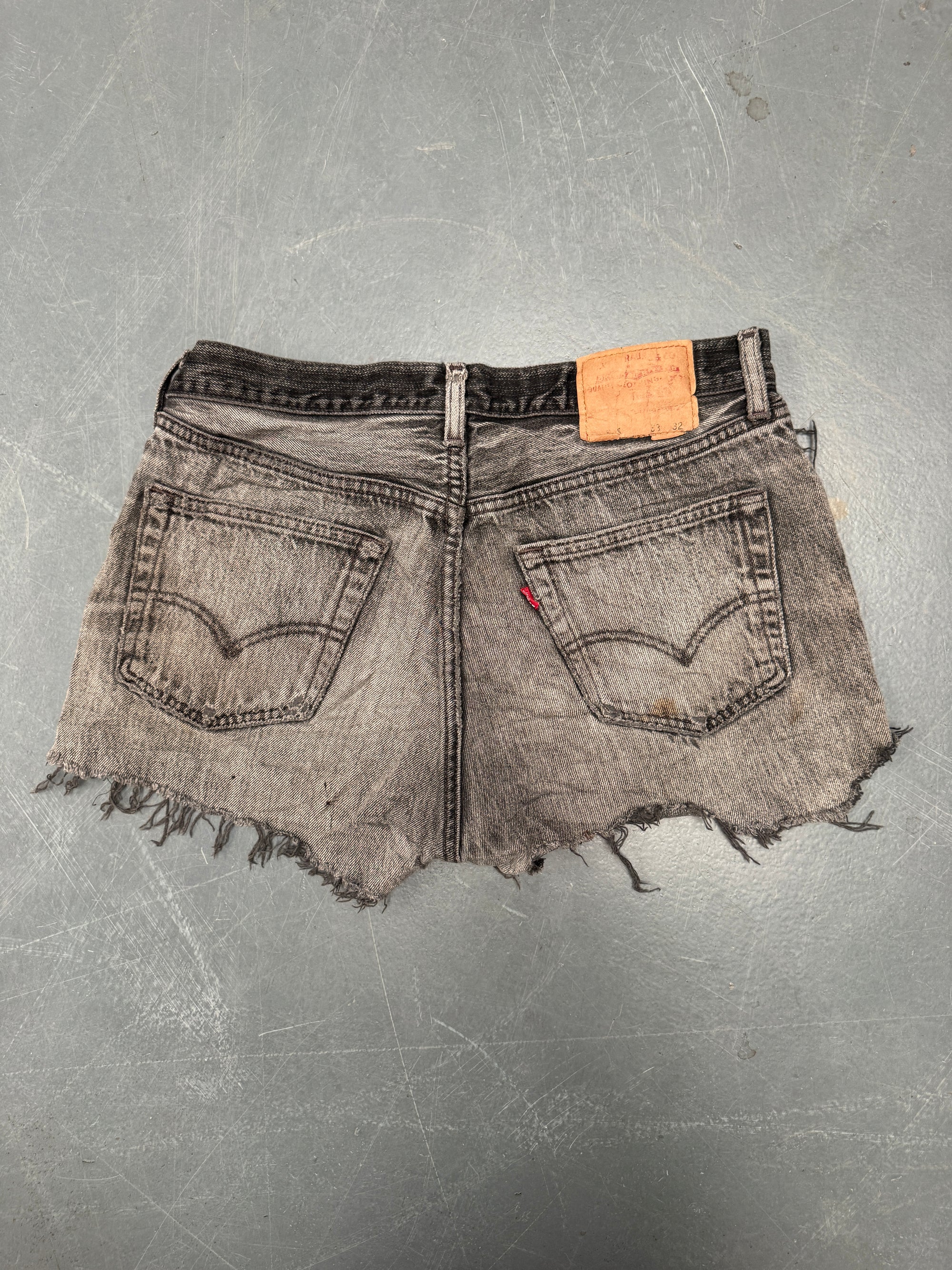Vintage Ladies Levis Cut Off Denim Shorts - 90s Made - W 32 - SH383