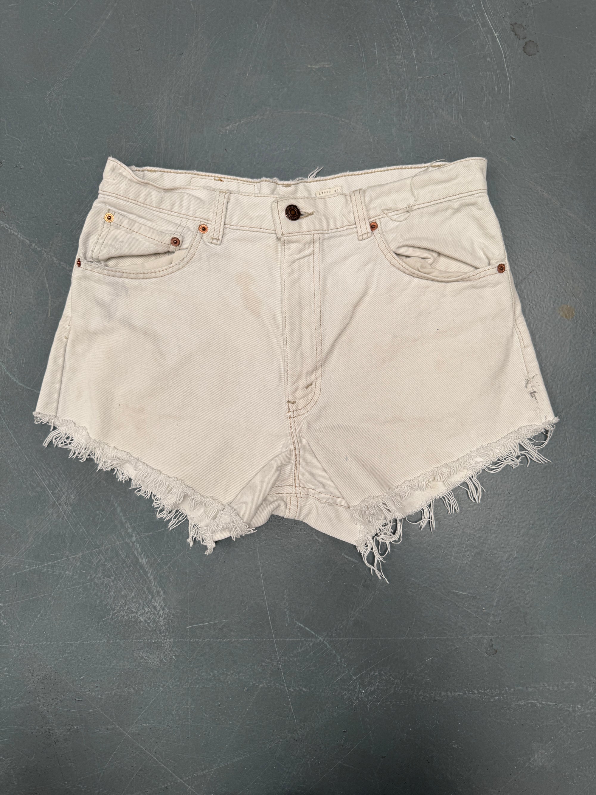 Vintage Ladies Levis Cut Off Denim Shorts - 90s Made - W 31 - SH407
