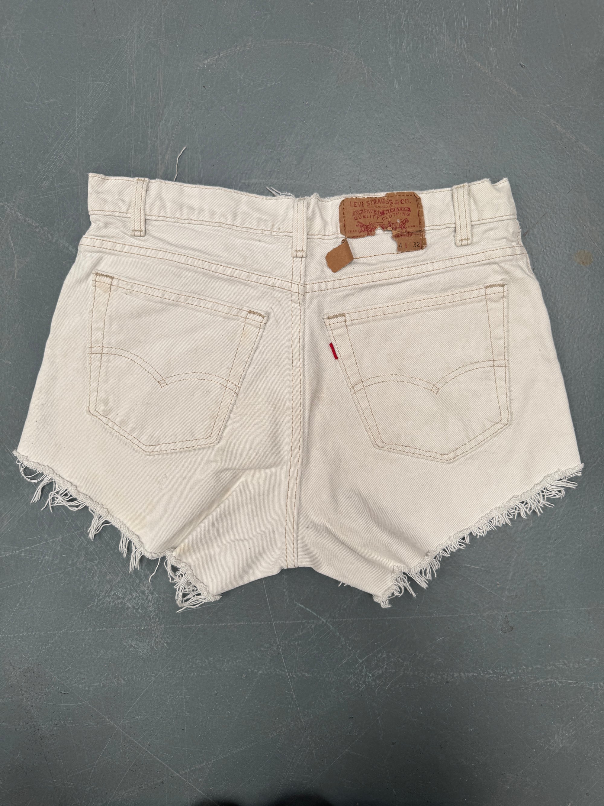 Vintage Ladies Levis Cut Off Denim Shorts - 90s Made - W 31 - SH407