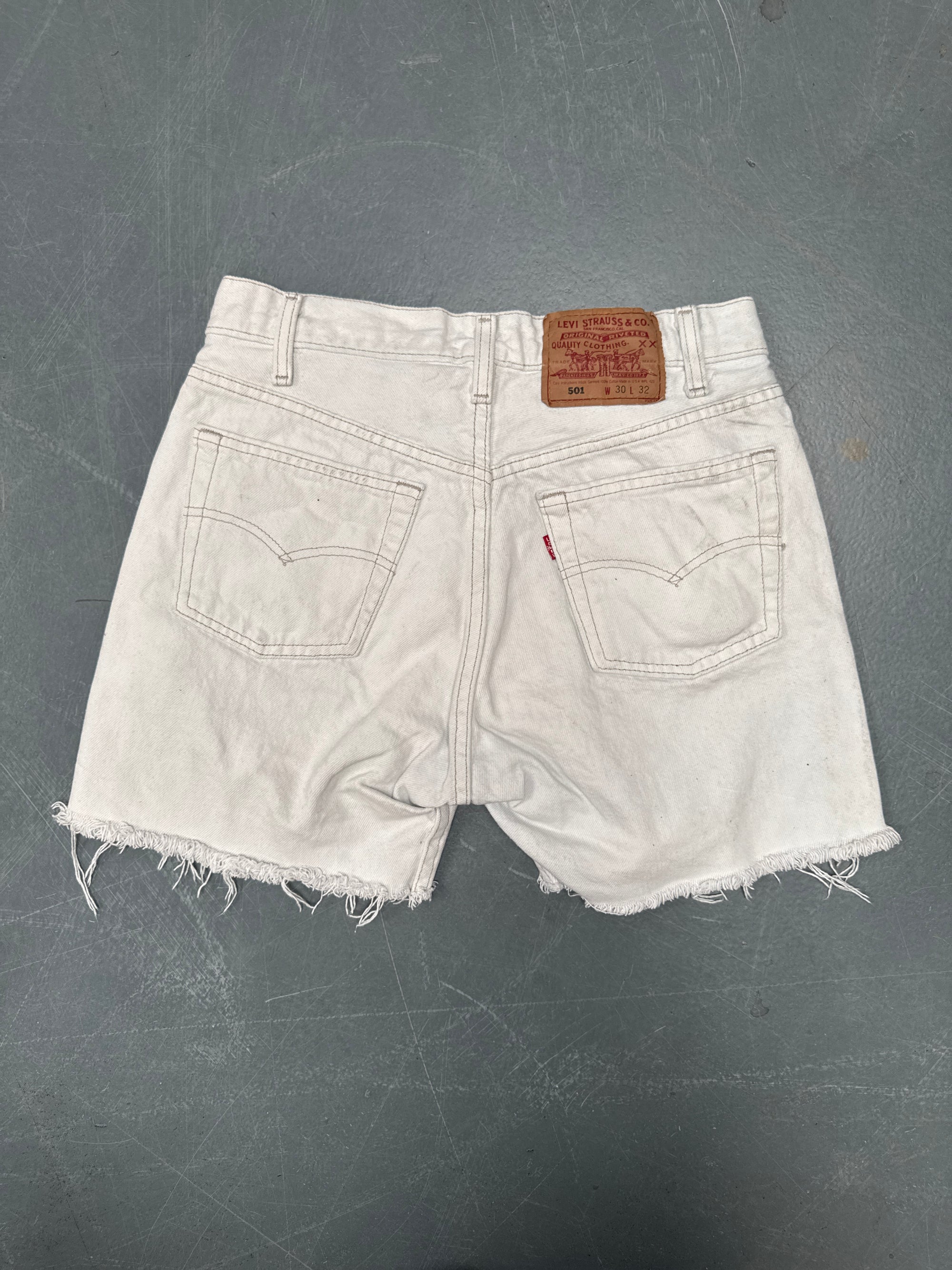 Vintage Ladies Levis Cut Off Denim Shorts - 90s Made - W 26 - SH412
