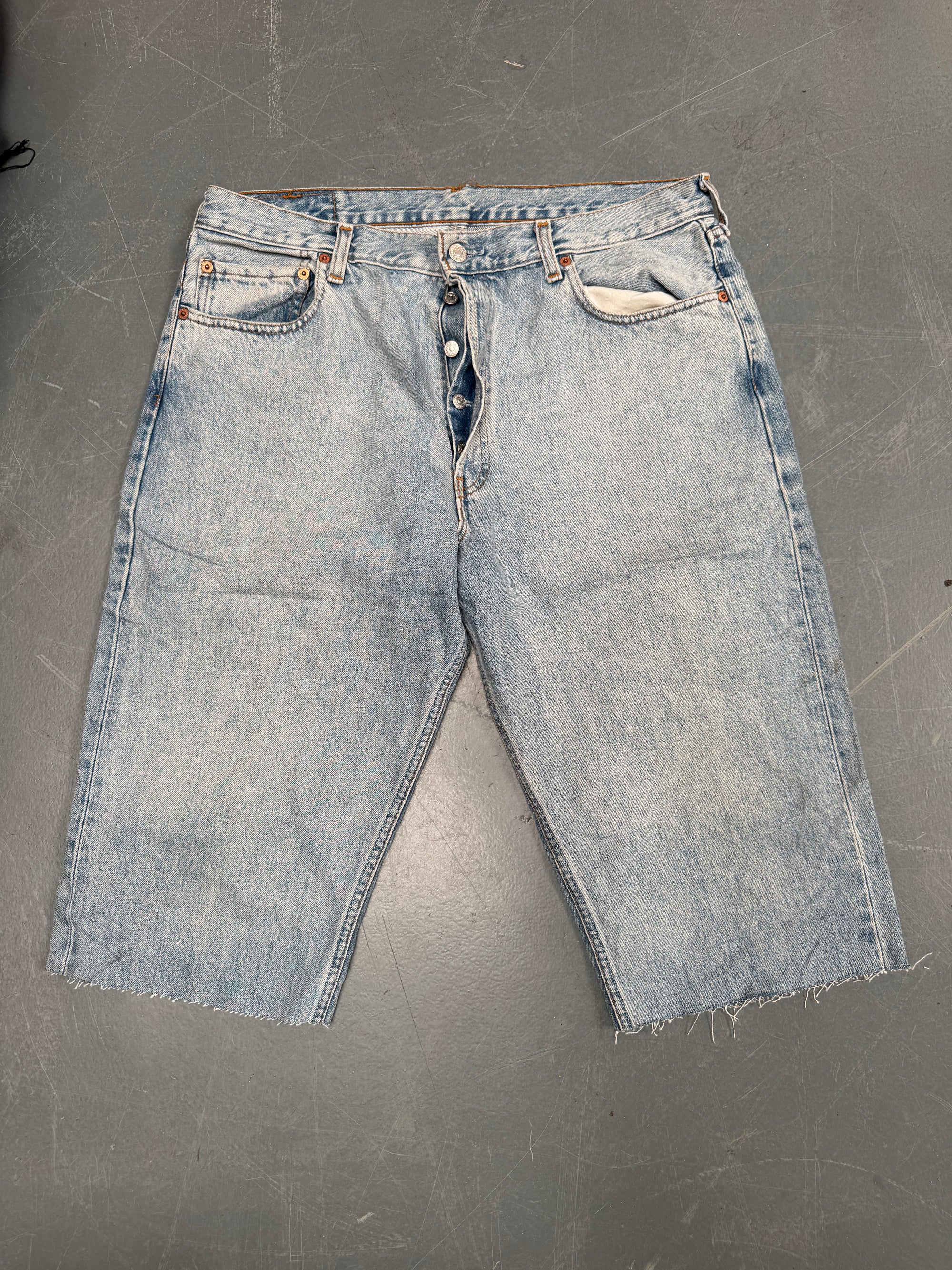 Vintage Ladies Levis Cut Off Denim Shorts - 90s Made - W 34 - SH456