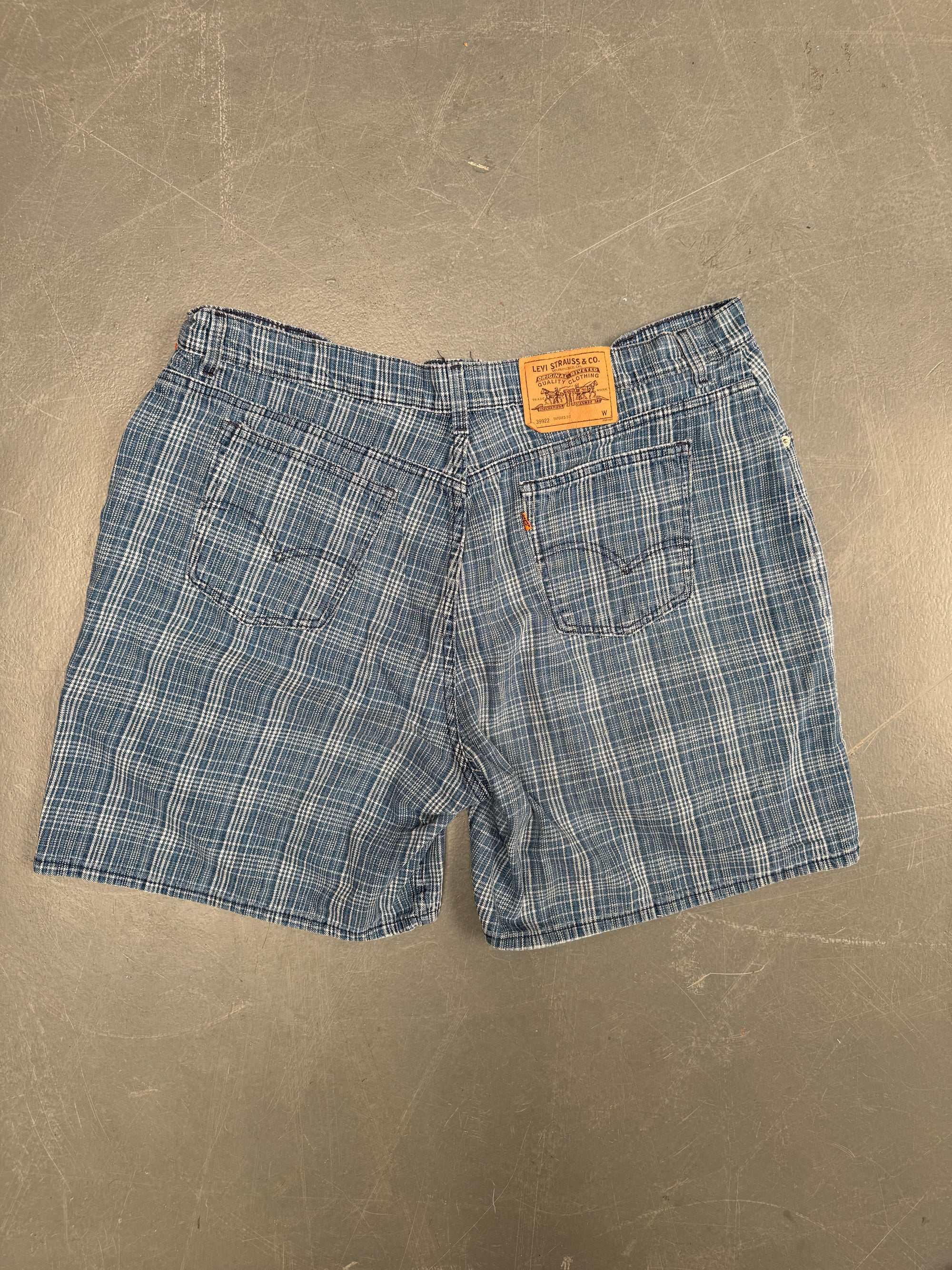 Vintage Ladies Levis Cut Off Denim Shorts - 90s Made - W 40 - SH473