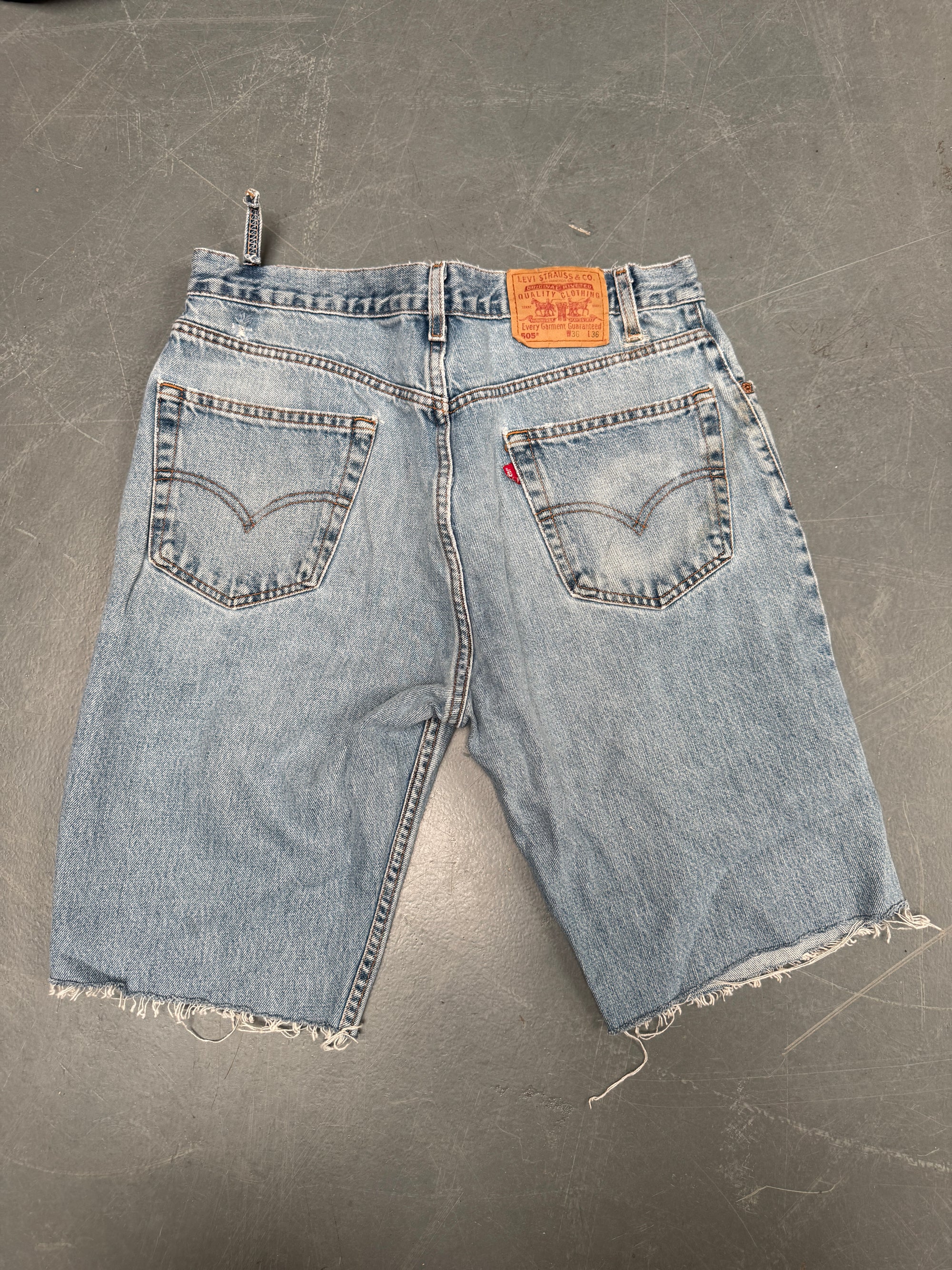 Vintage Ladies Levis Cut Off Denim Shorts - 90s Made - W 32 - SH518