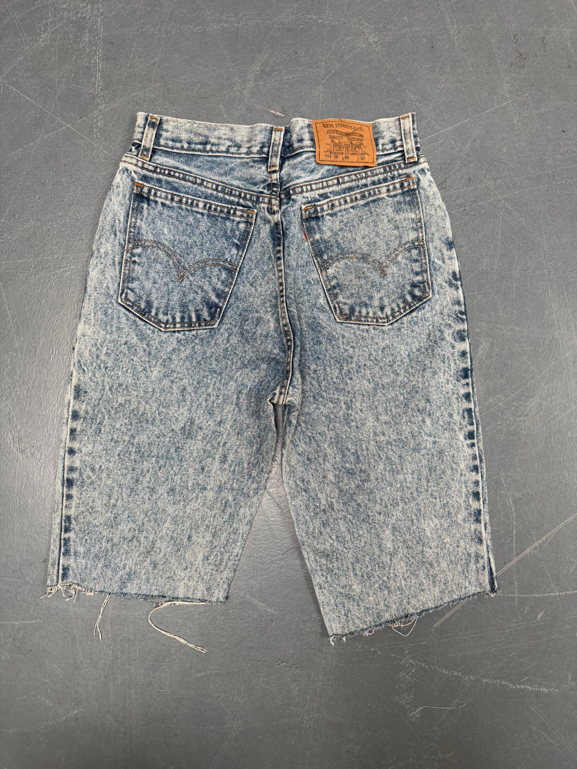 Vintage Ladies Levis Cut Off Denim Shorts - 90s Made - W 27 - SH526