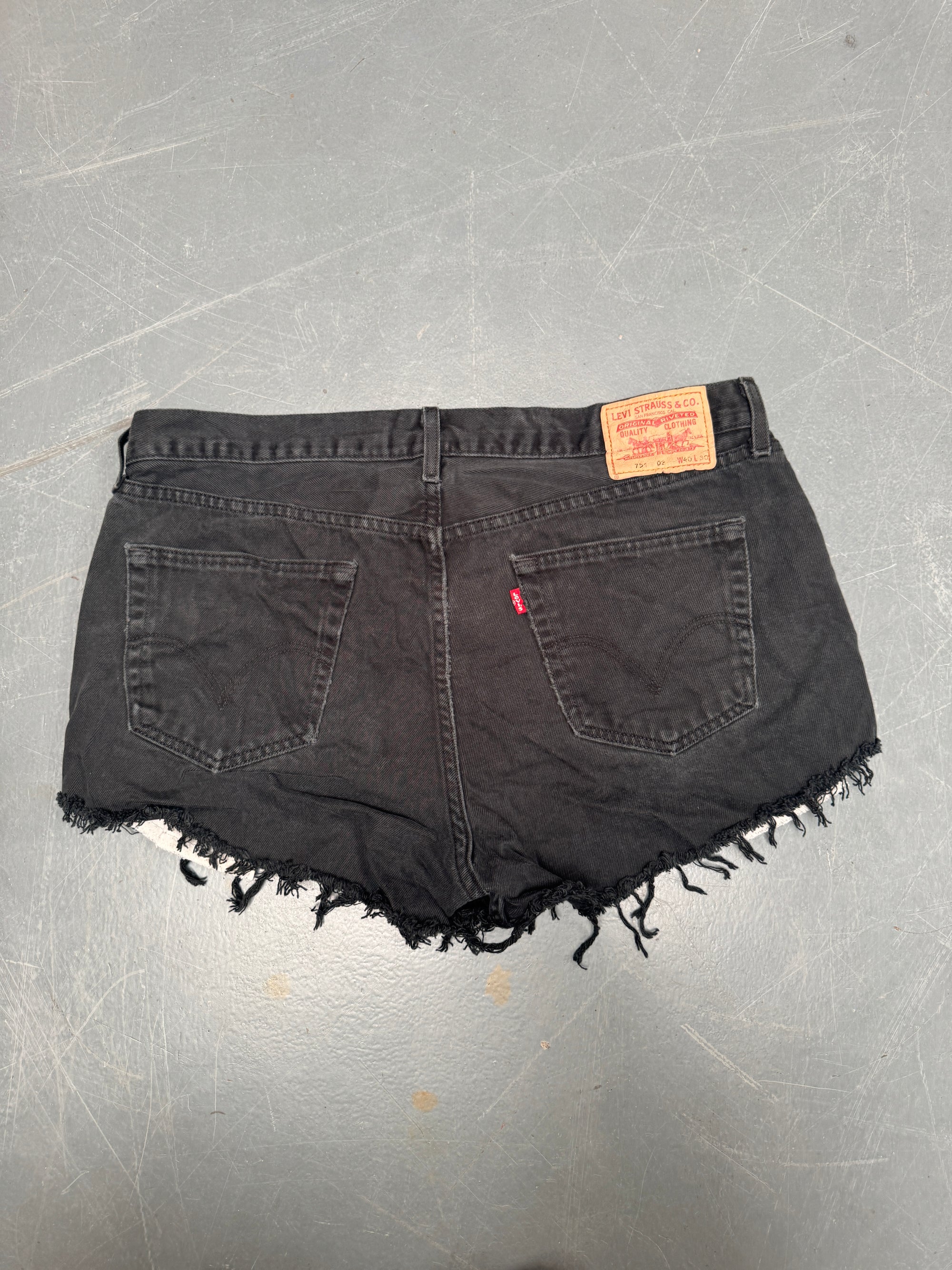Vintage Levis Cut Off Denim Shorts - 90s Made - W 28 - SH581