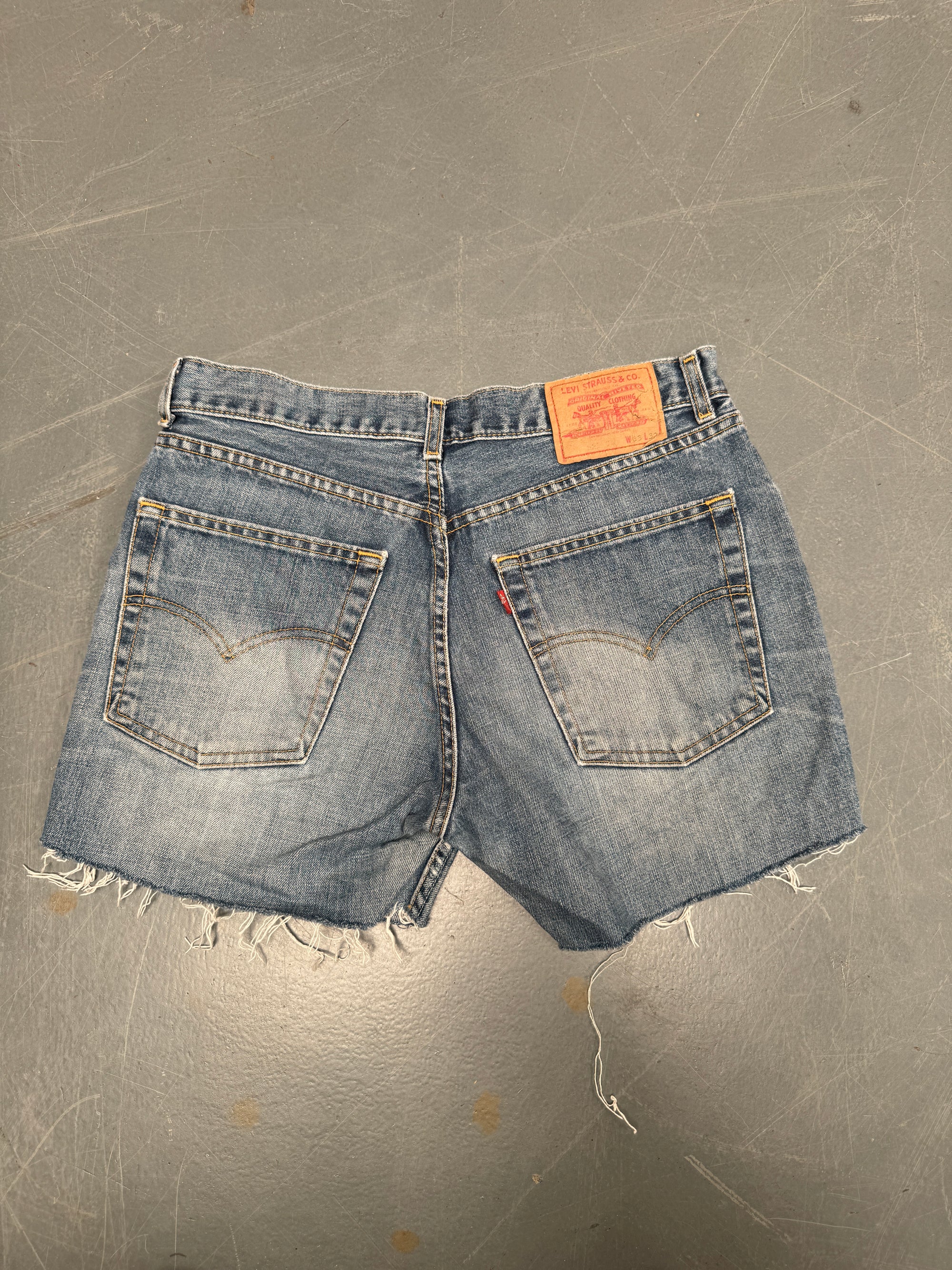 Vintage Levis Cut Off Denim Shorts - 90s Made - W 32 - SH595