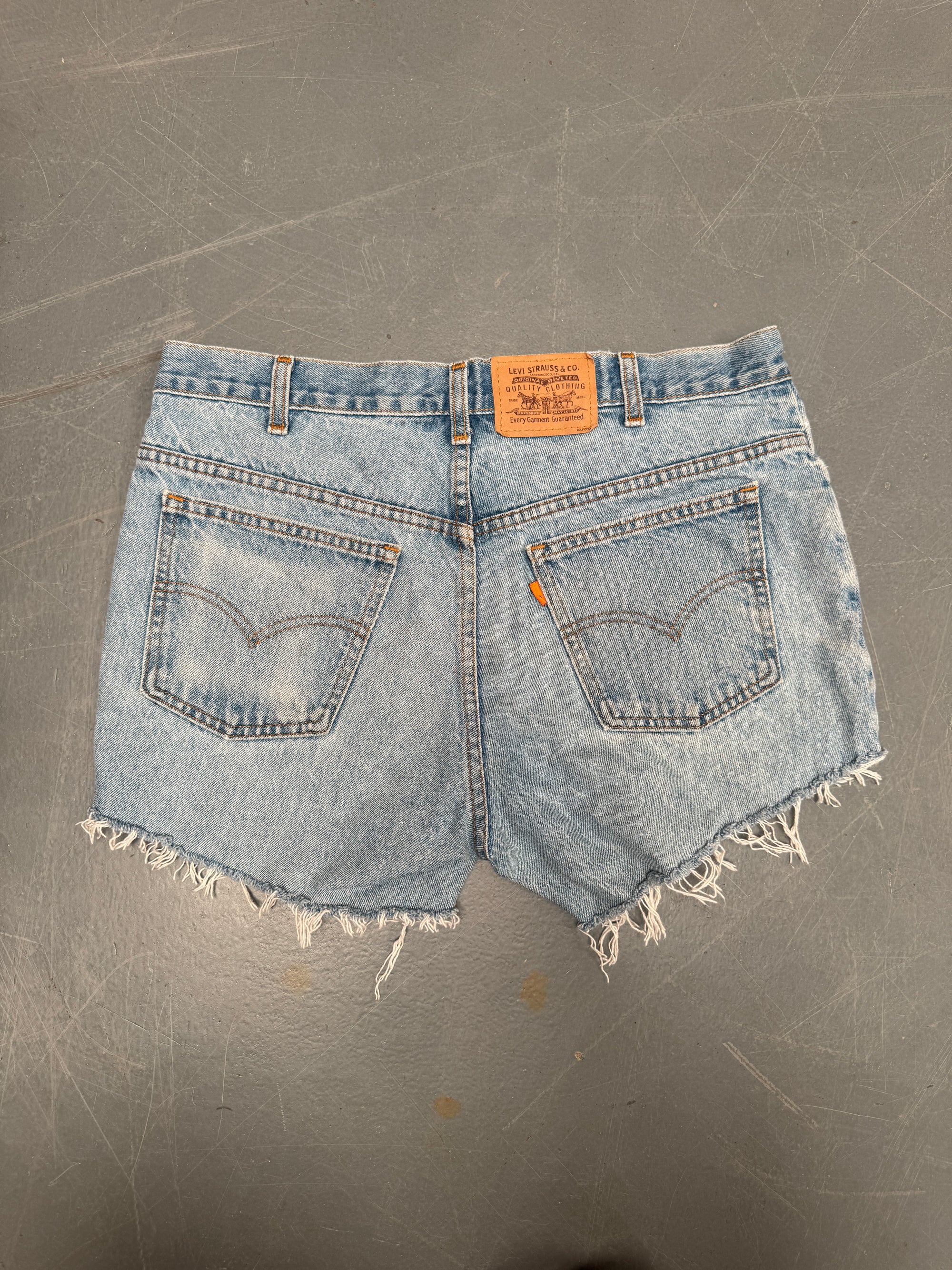 Vintage Levis Cut Off Denim Shorts - 90s Made - W 34 - SH597