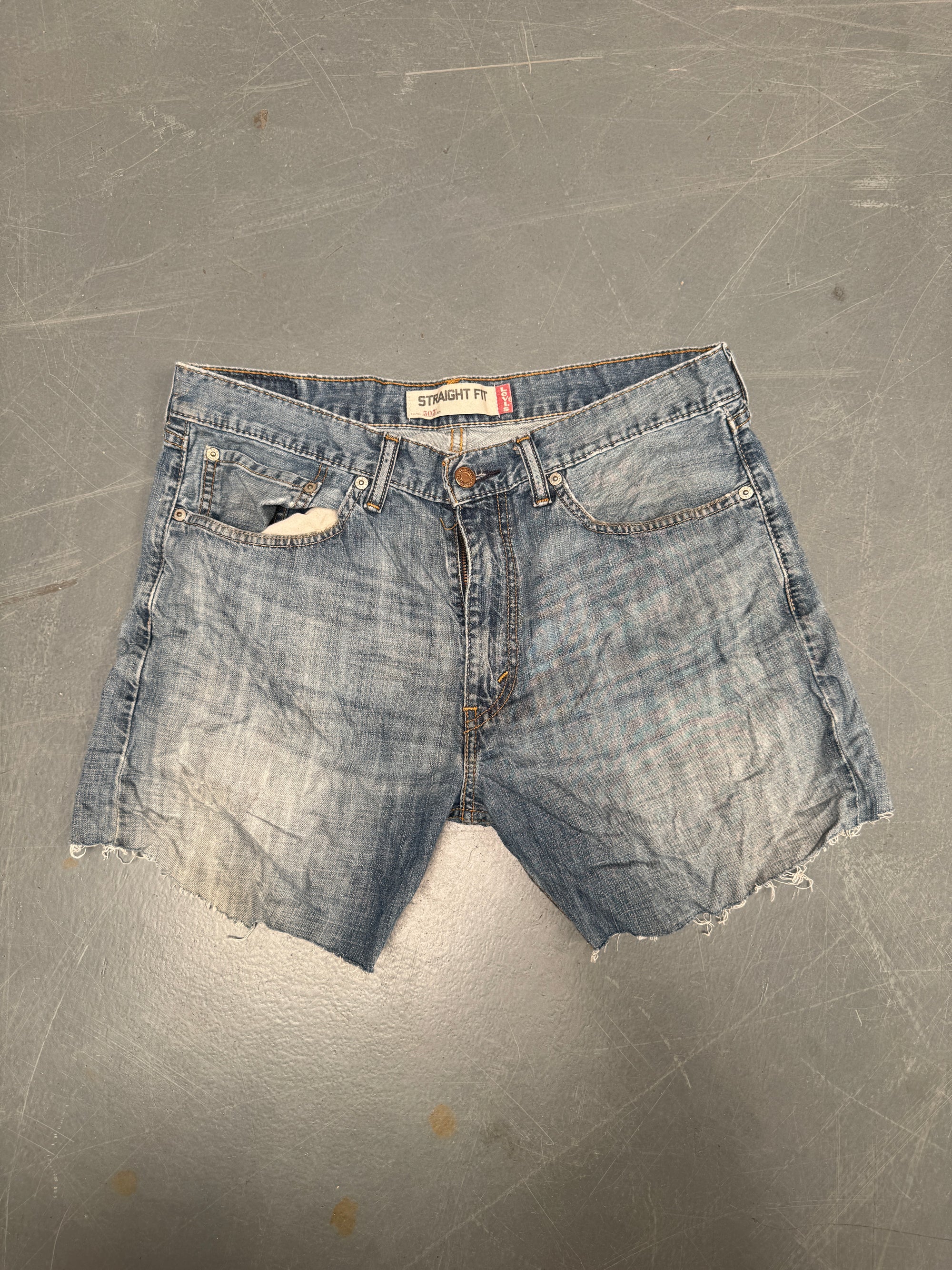 Vintage Levis Cut Off Denim Shorts - 90s Made - W 34 - SH617