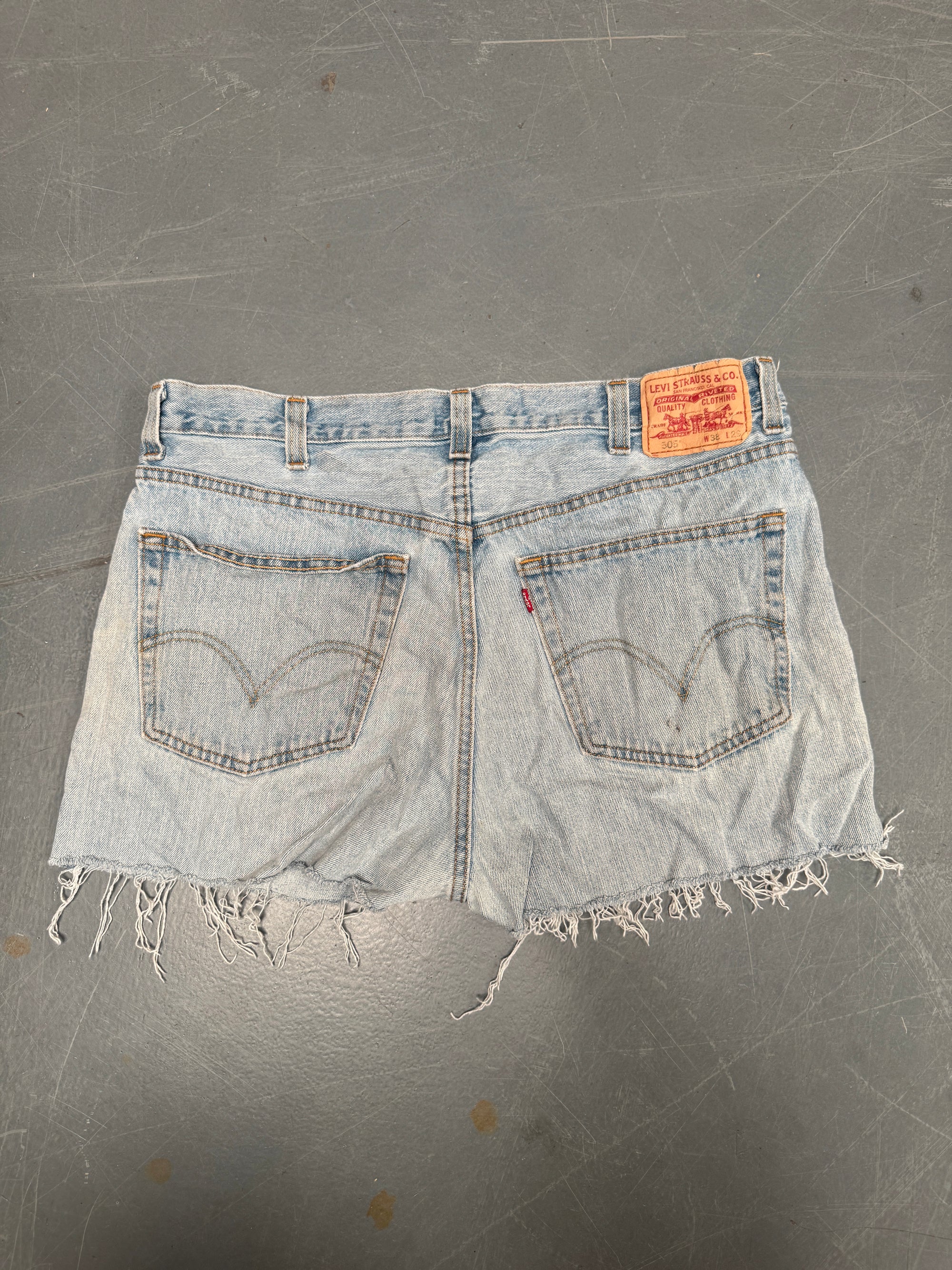 Vintage Levis Cut Off Denim Shorts - 90s Made - W 36 - SH623