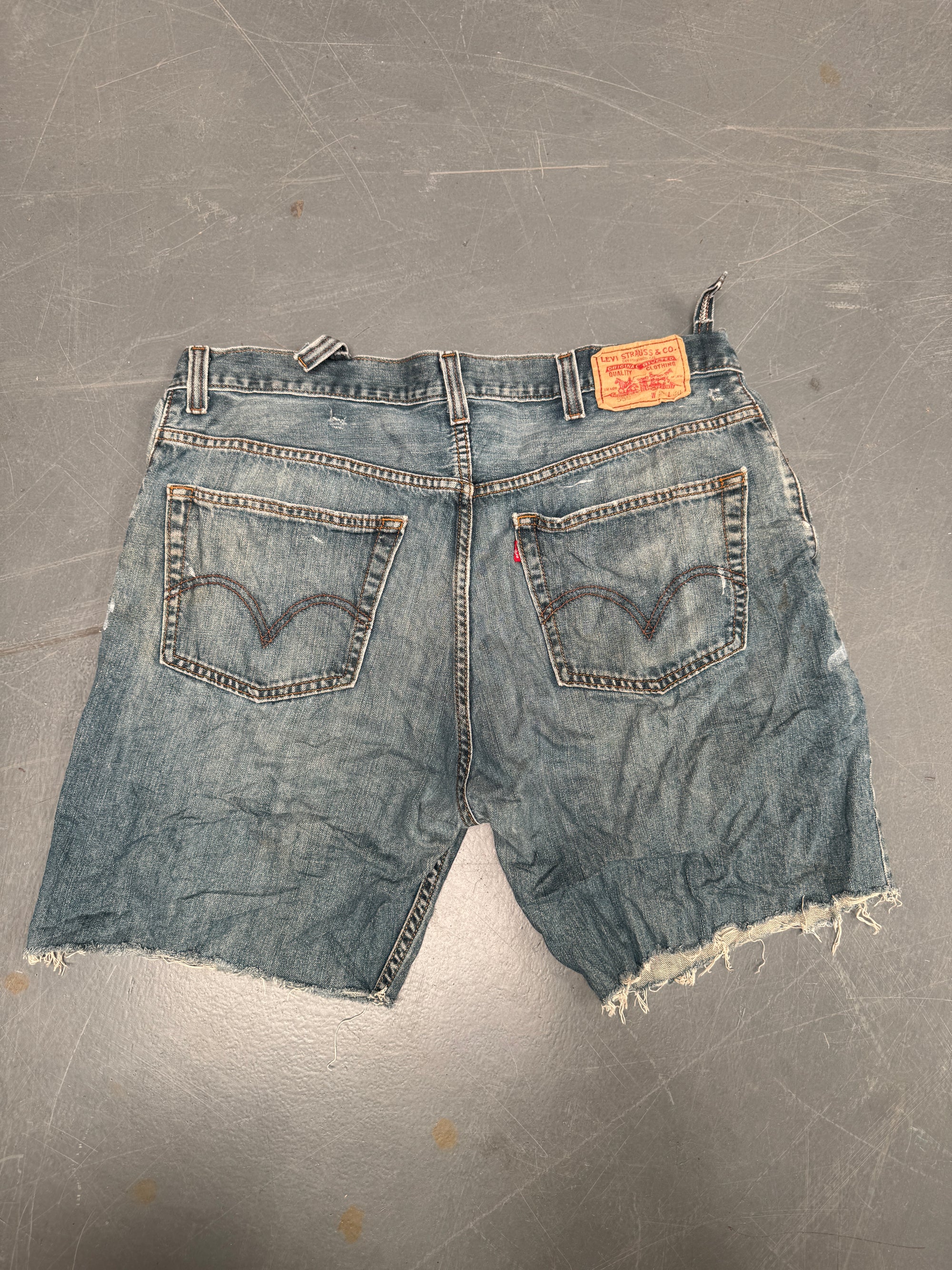 Vintage Levis Cut Off Denim Shorts - 90s Made - W 38 - SH627