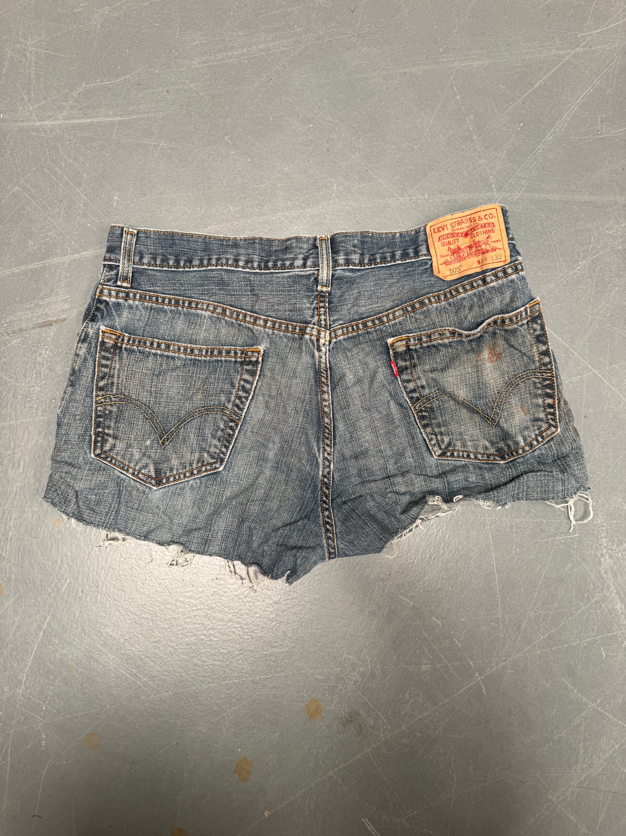 Vintage Levis Cut Off Denim Shorts - 90s Made - W 32 - SH629