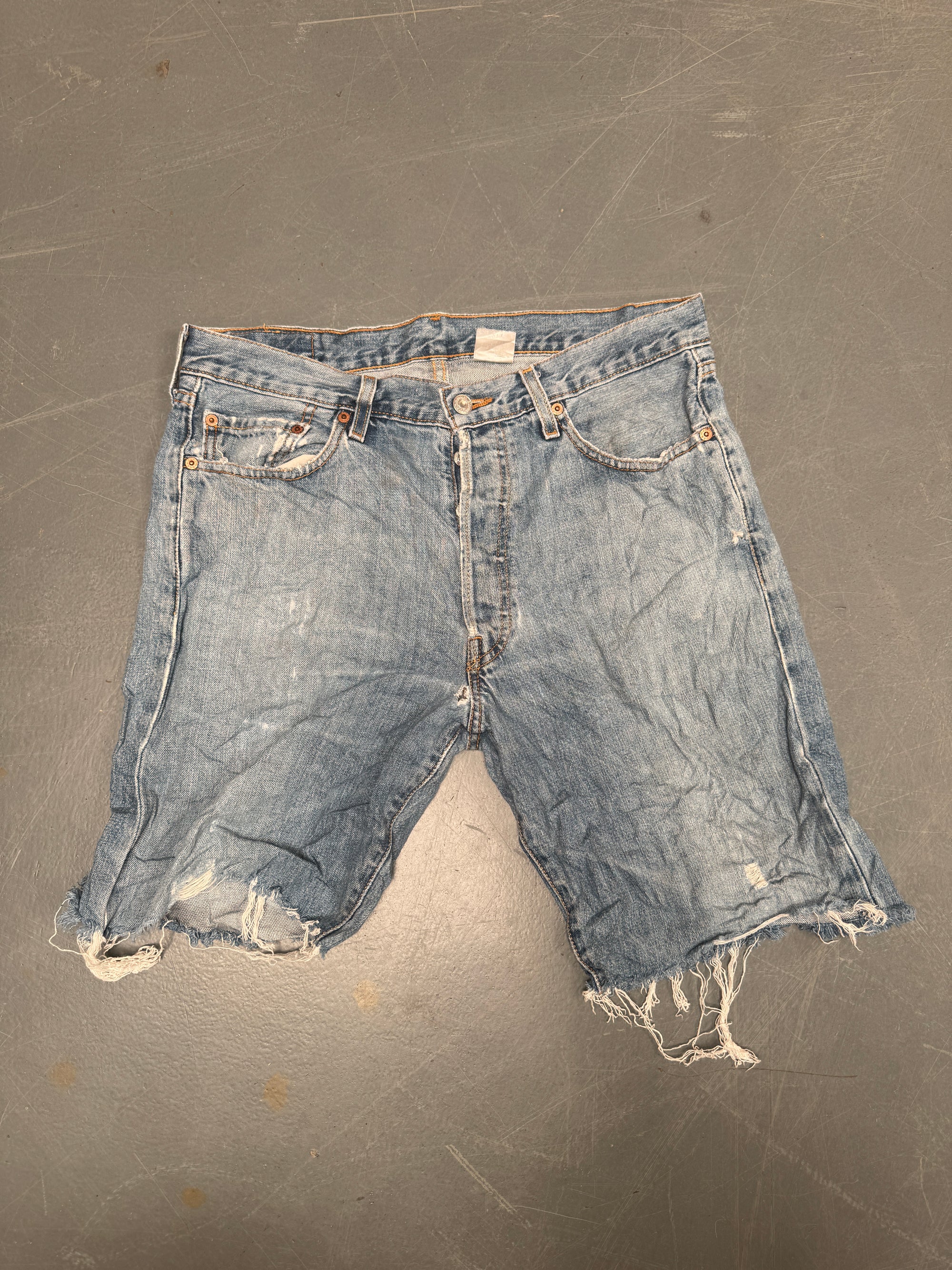 Vintage Levis Cut Off Denim Shorts - 90s Made - W 34 - SH646