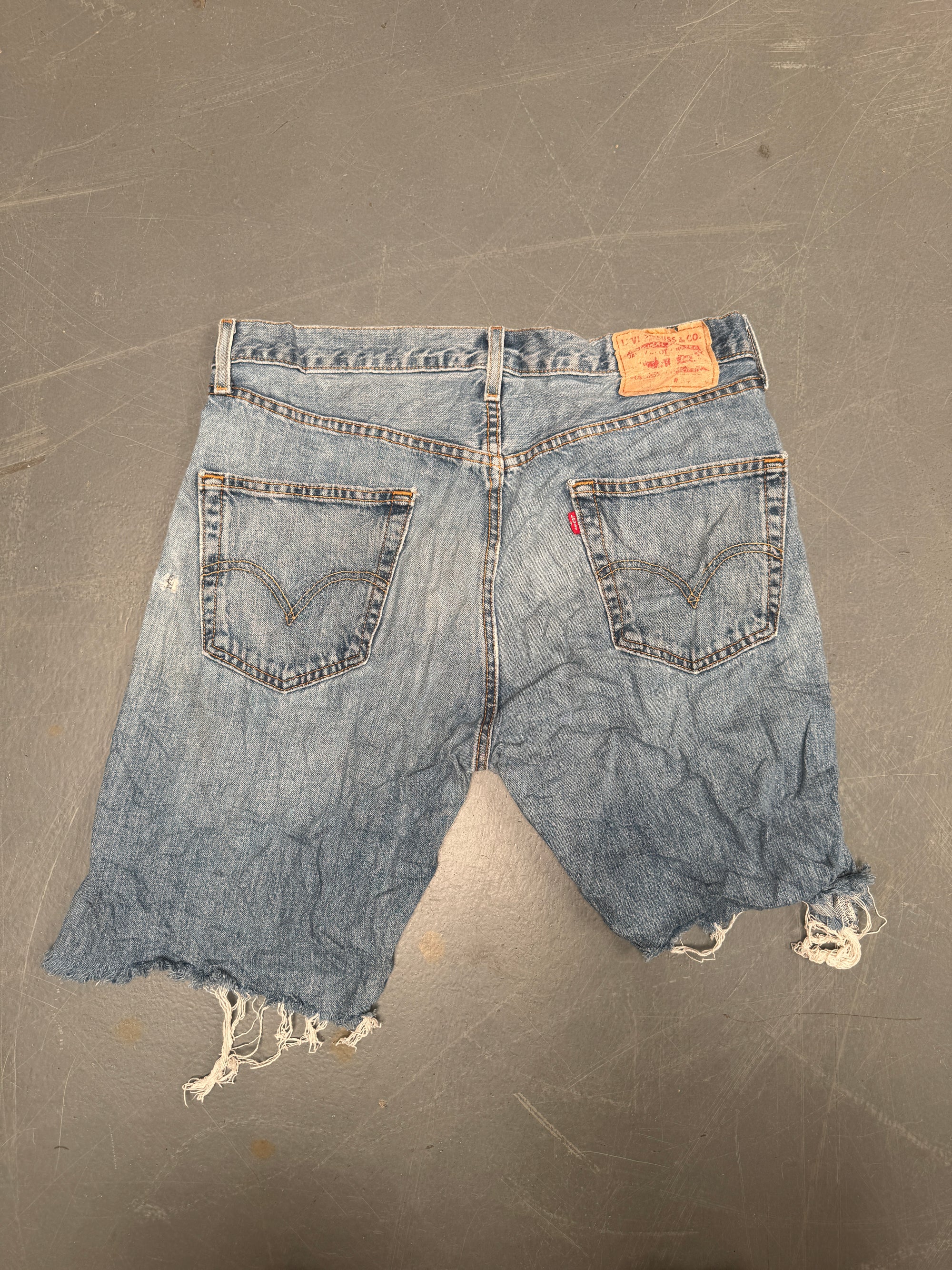 Vintage Levis Cut Off Denim Shorts - 90s Made - W 34 - SH646