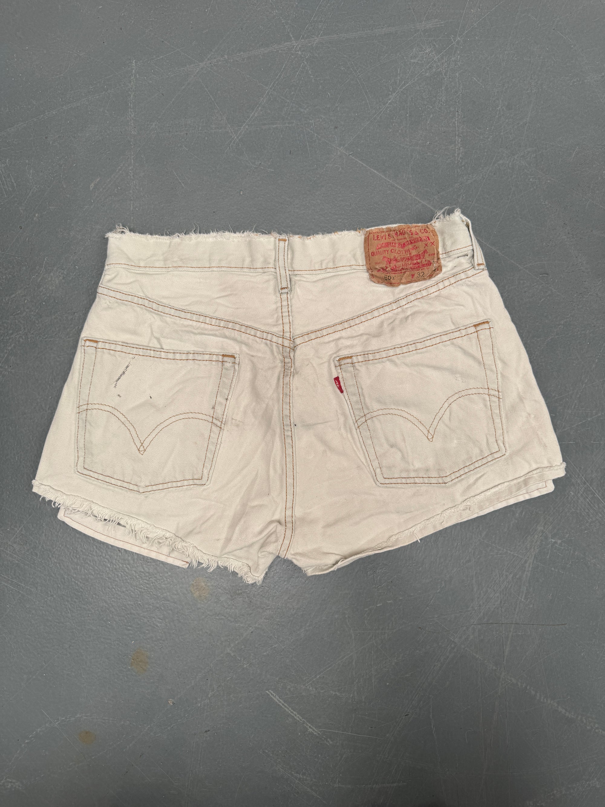 Vintage Levis Cut Off Denim Shorts - 90s Made - W 30 - SH647