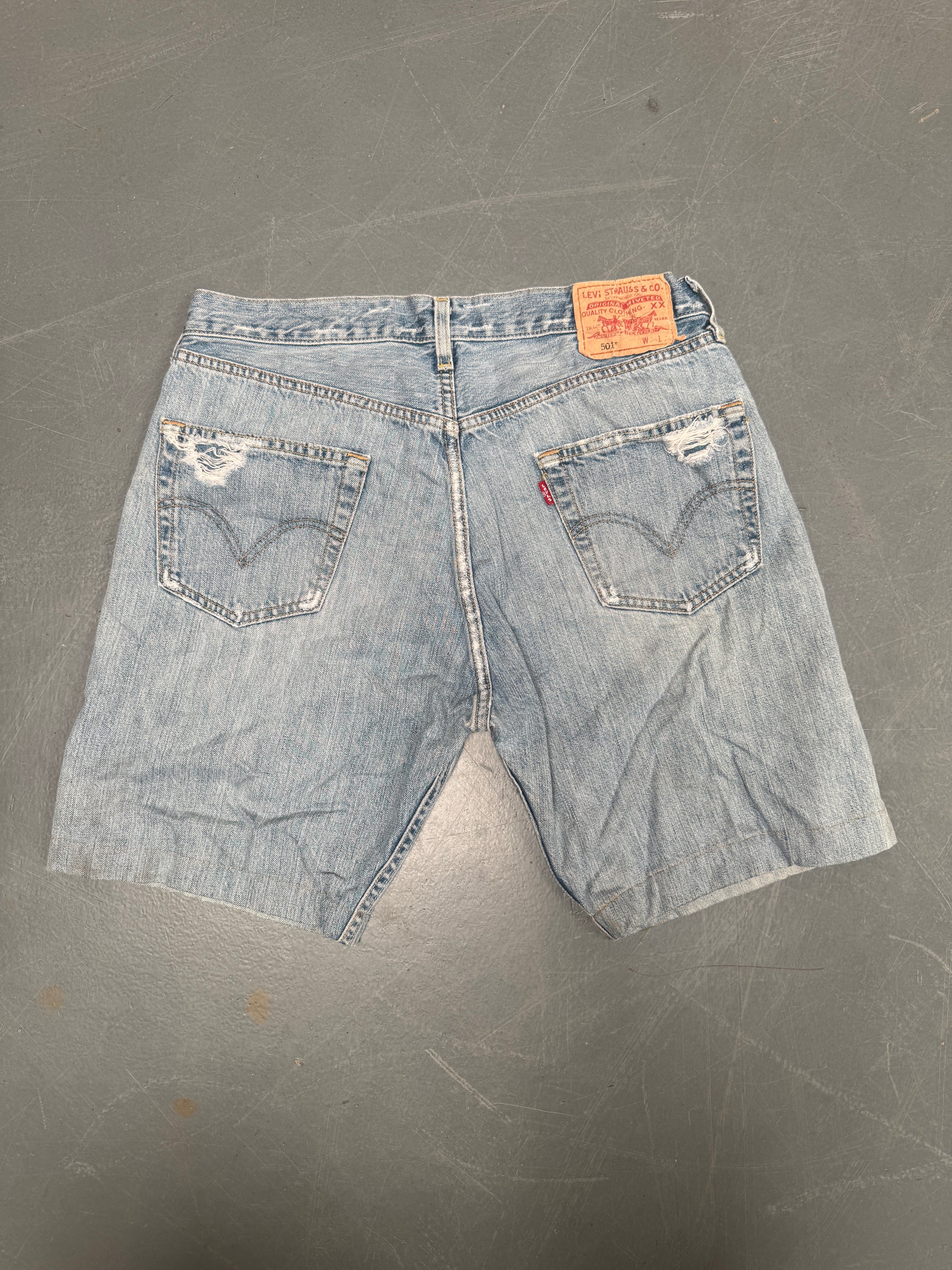 Vintage Levis Cut Off Denim Shorts - 90s Made - W 32 - SH651