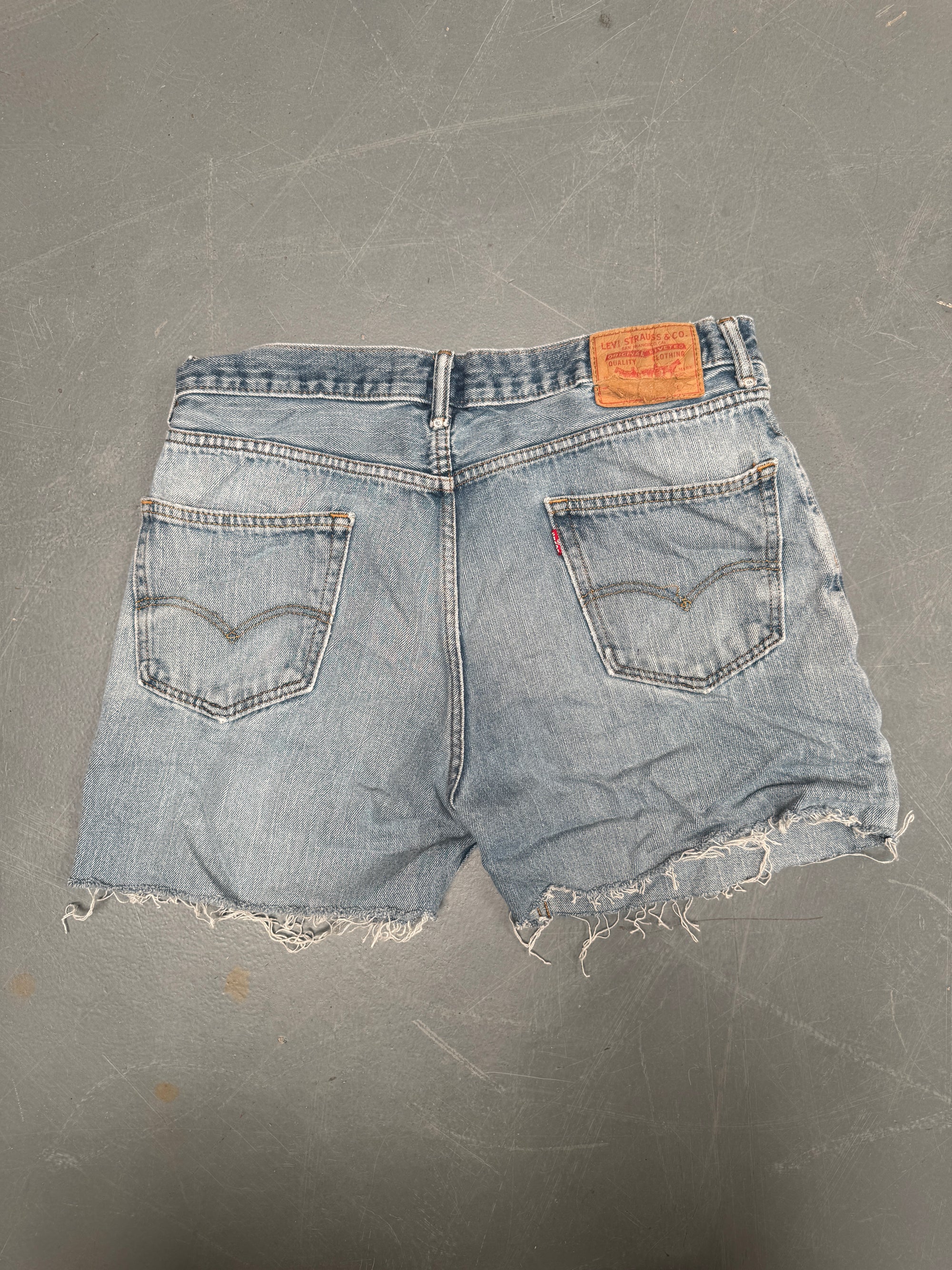 Vintage Levis Cut Off Denim Shorts - 90s Made - W 34 - SH654