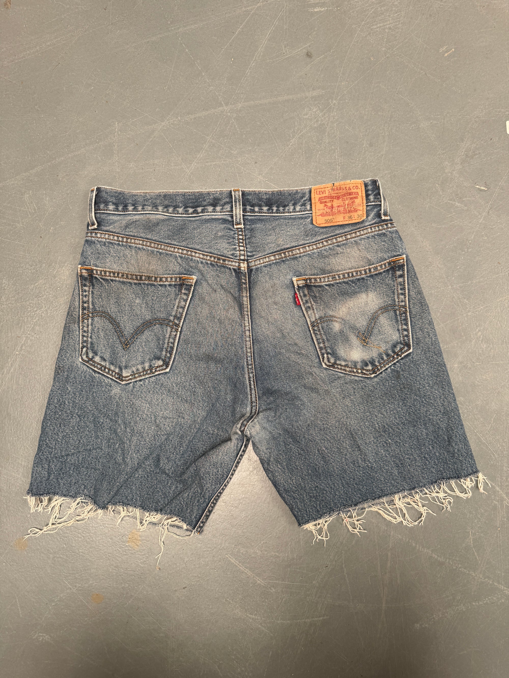 Vintage Levis Cut Off Denim Shorts - 90s Made - W 34 - SH656