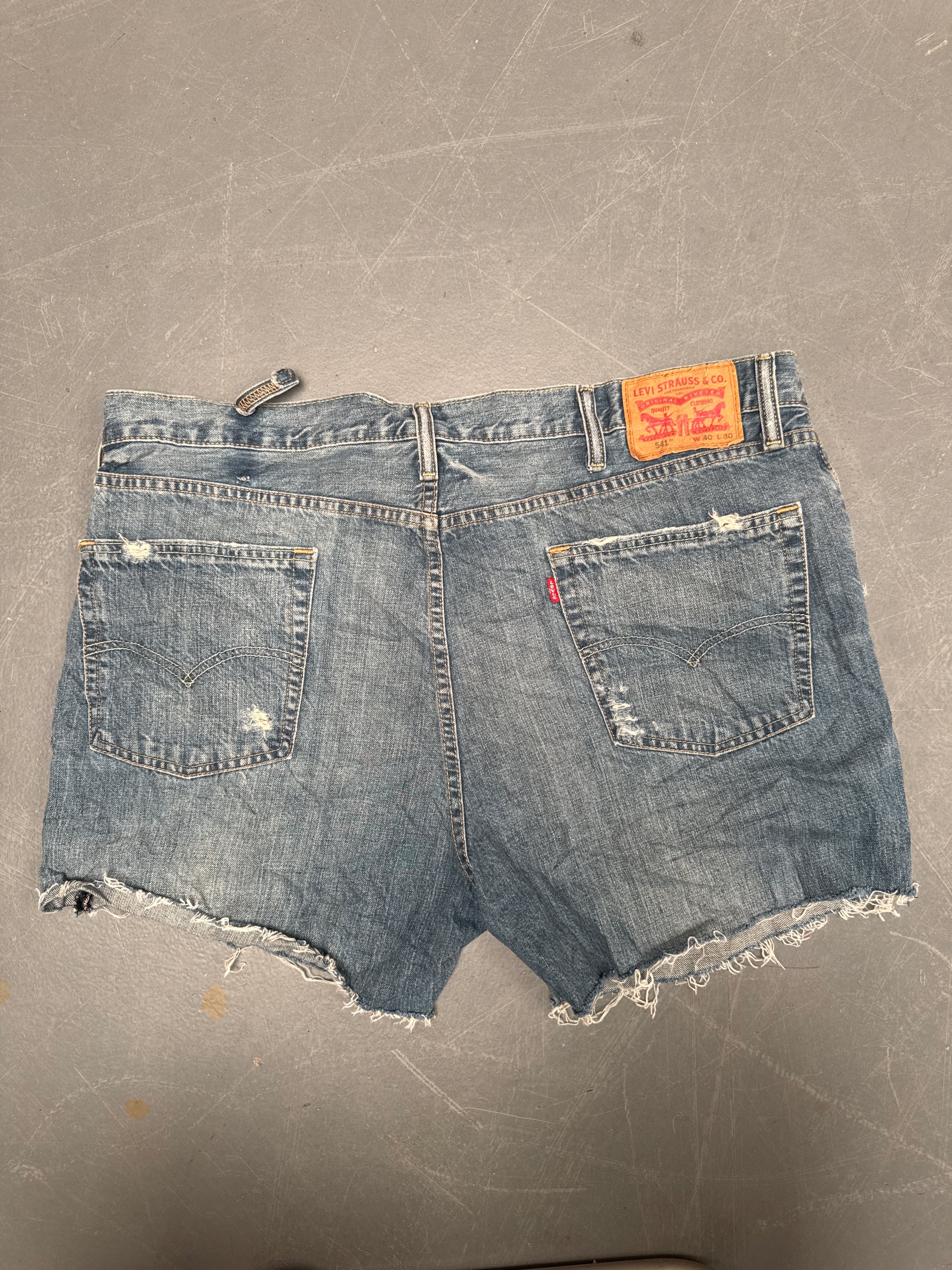 Vintage Levis Cut Off Denim Shorts - 90s Made - W 40 - SH680