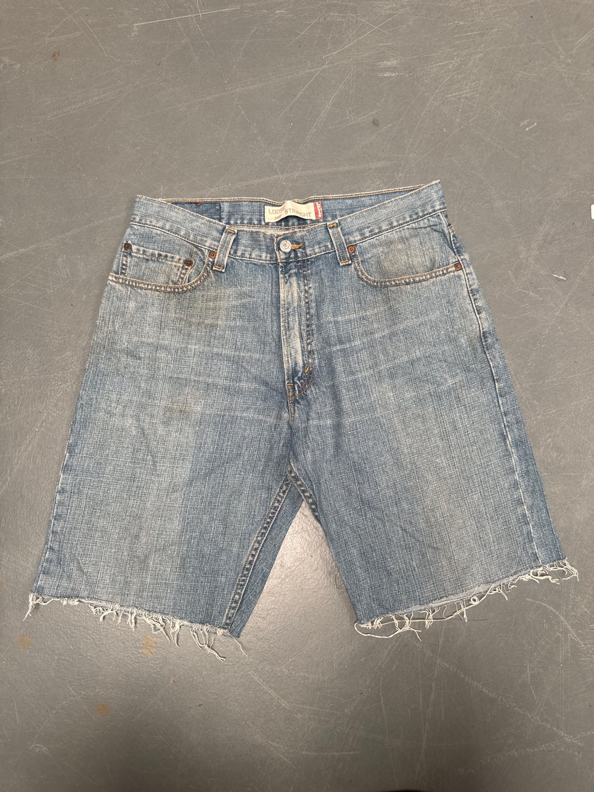 Vintage Levis Cut Off Denim Shorts - 90s Made - W 33 - SH682
