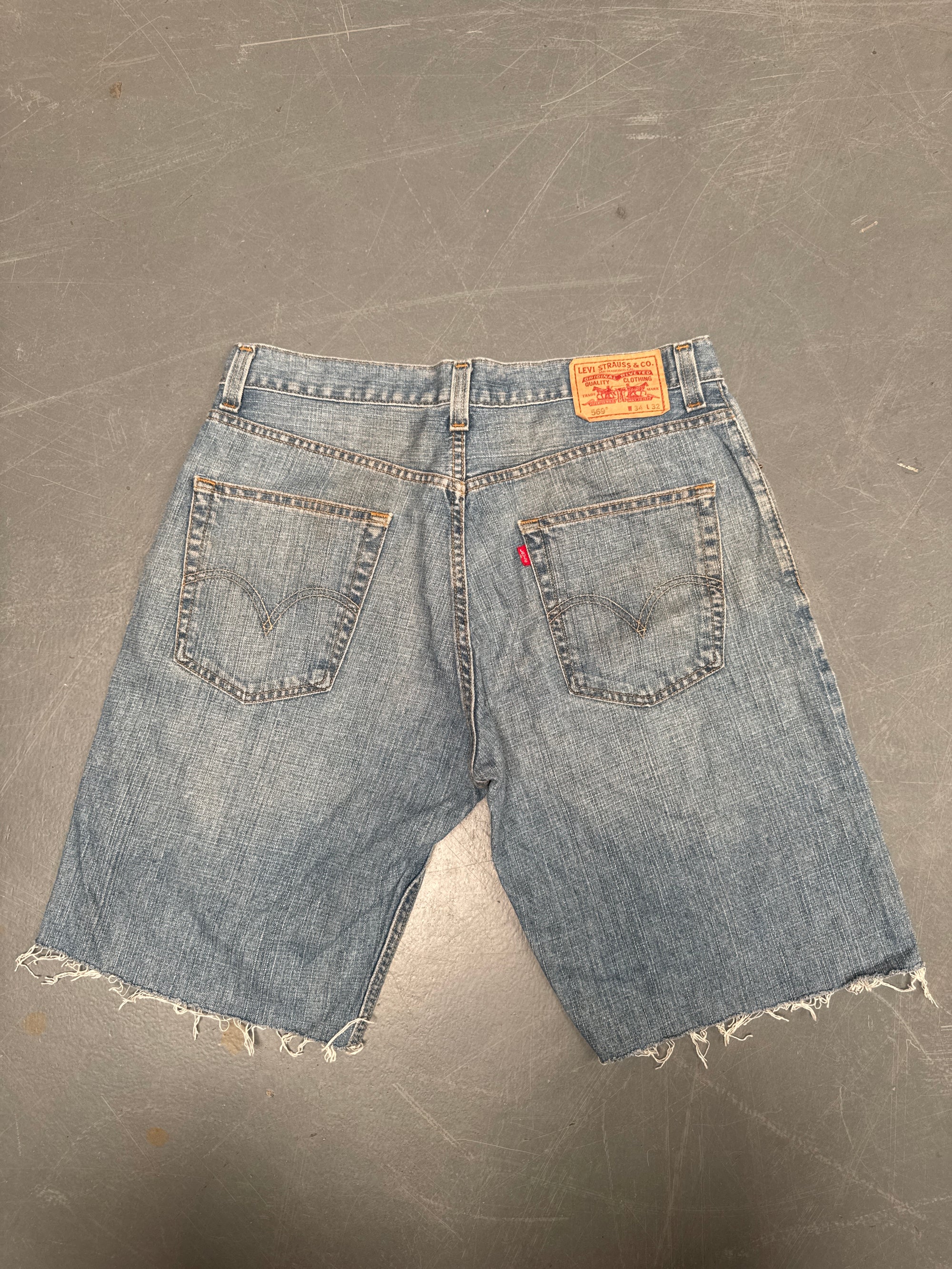 Vintage Levis Cut Off Denim Shorts - 90s Made - W 33 - SH682