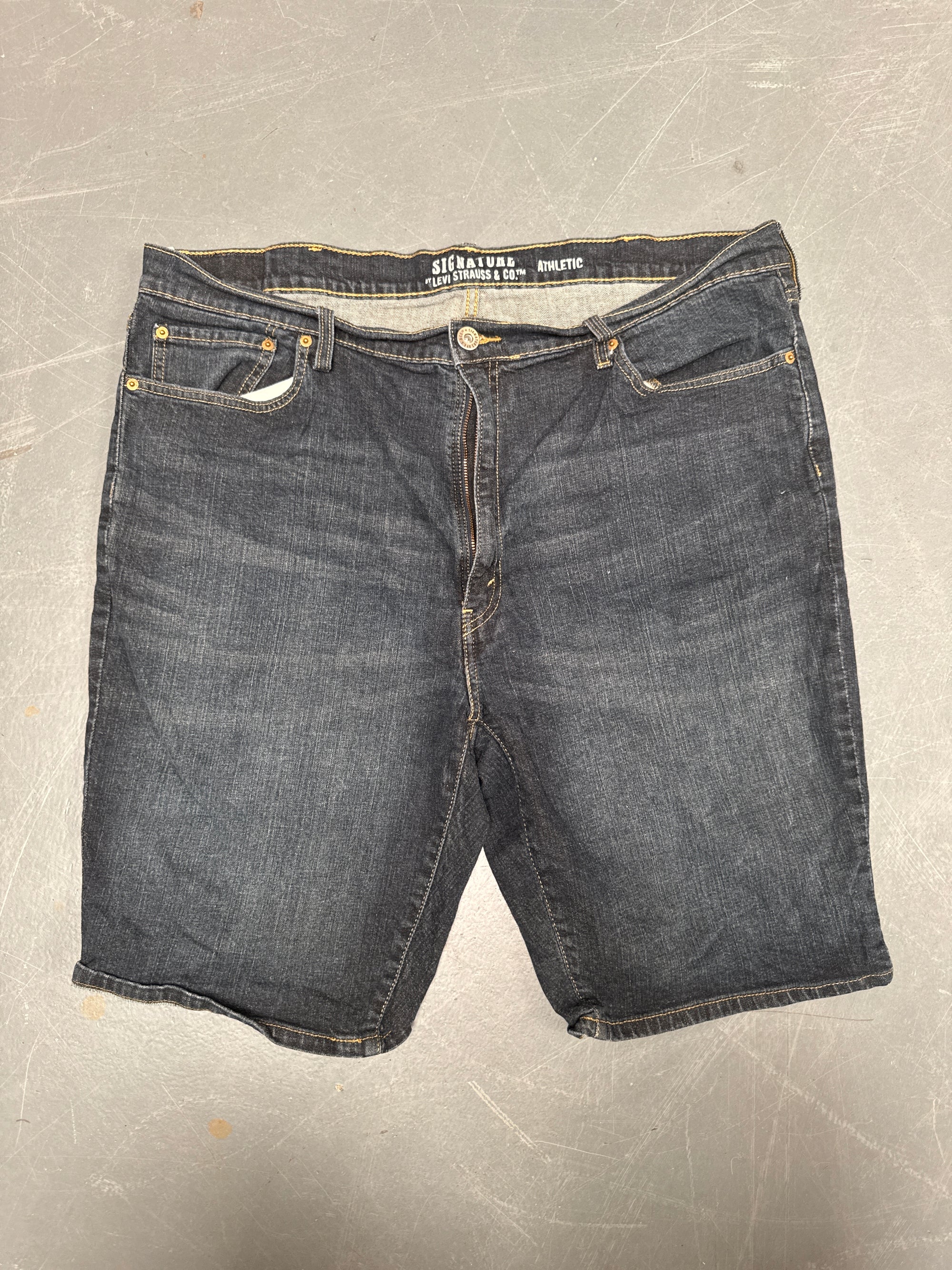 Vintage Levis Cut Off Denim Shorts - 90s Made - W 40 - SH684