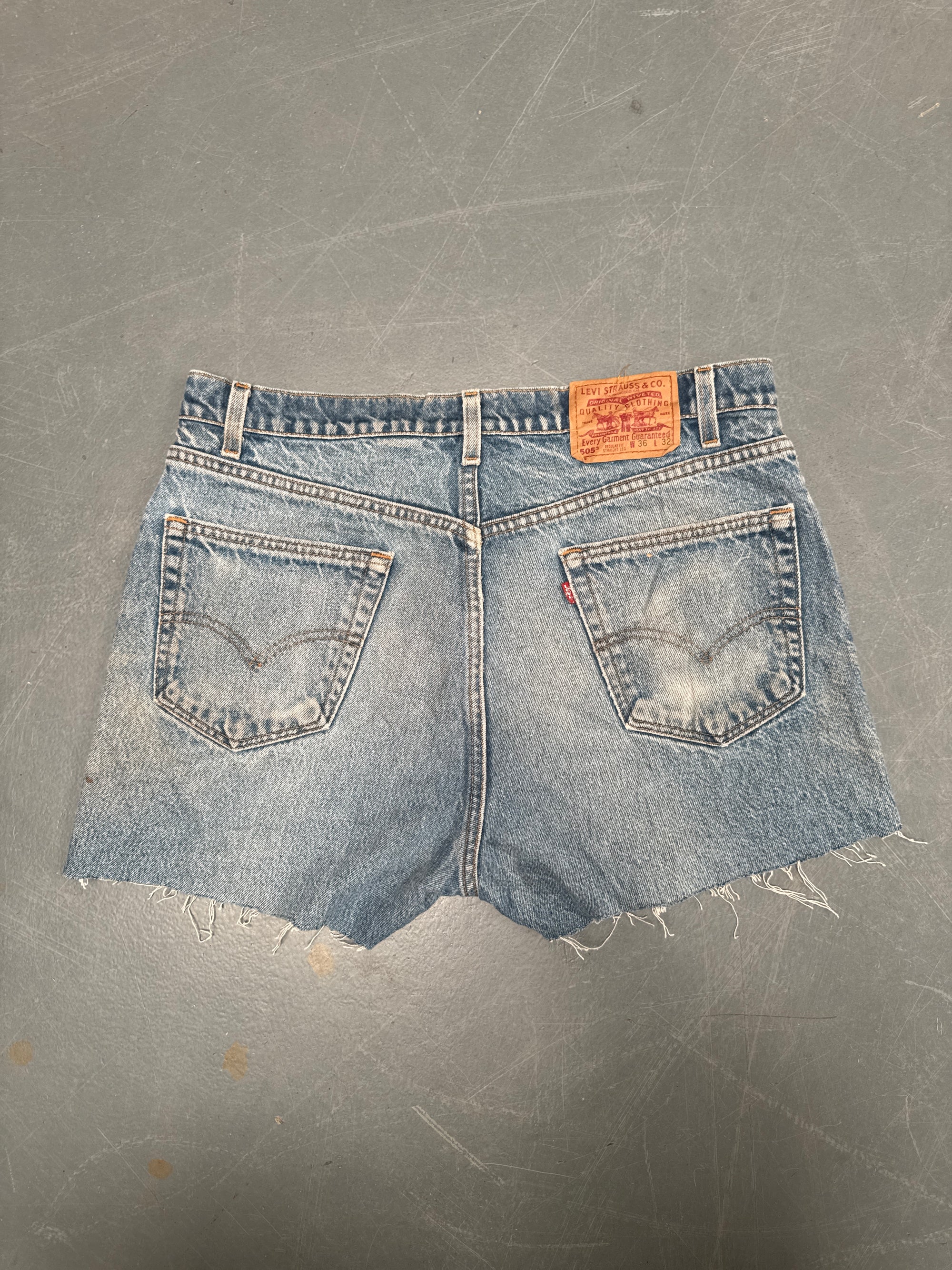 Vintage Levis Cut Off Denim Shorts - 90s Made - W 34 - SH688