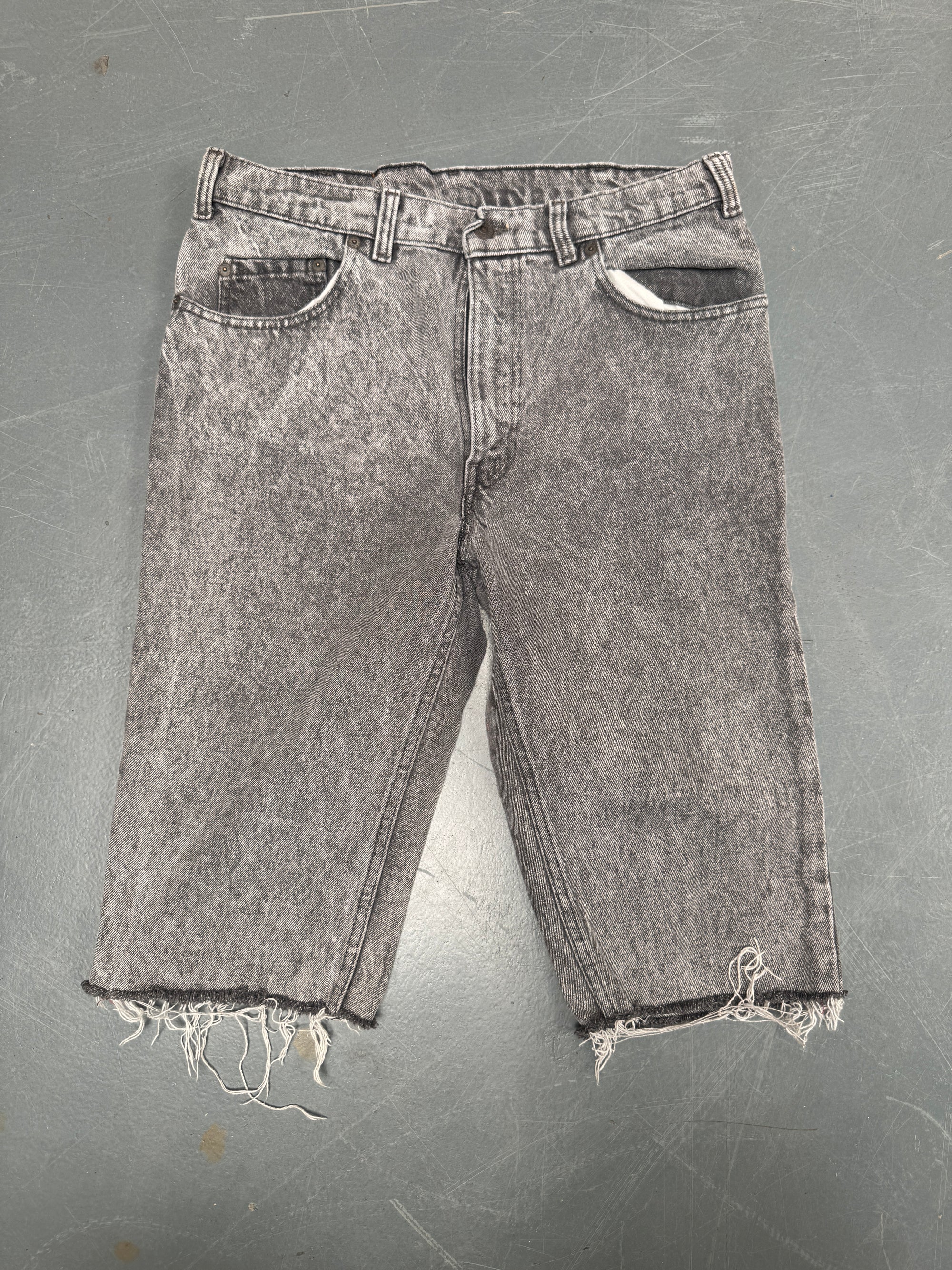 Vintage Levis Cut Off Denim Shorts - 90s Made - W 32 - SH691