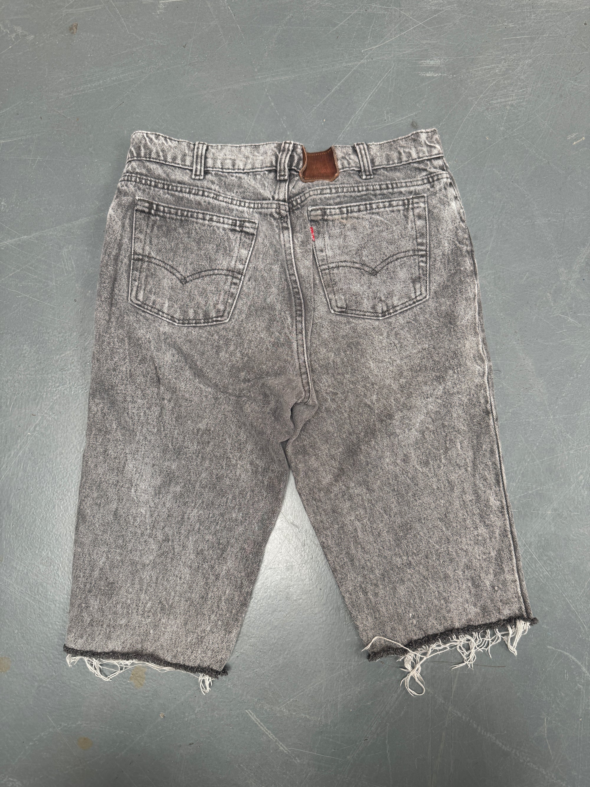 Vintage Levis Cut Off Denim Shorts - 90s Made - W 32 - SH691