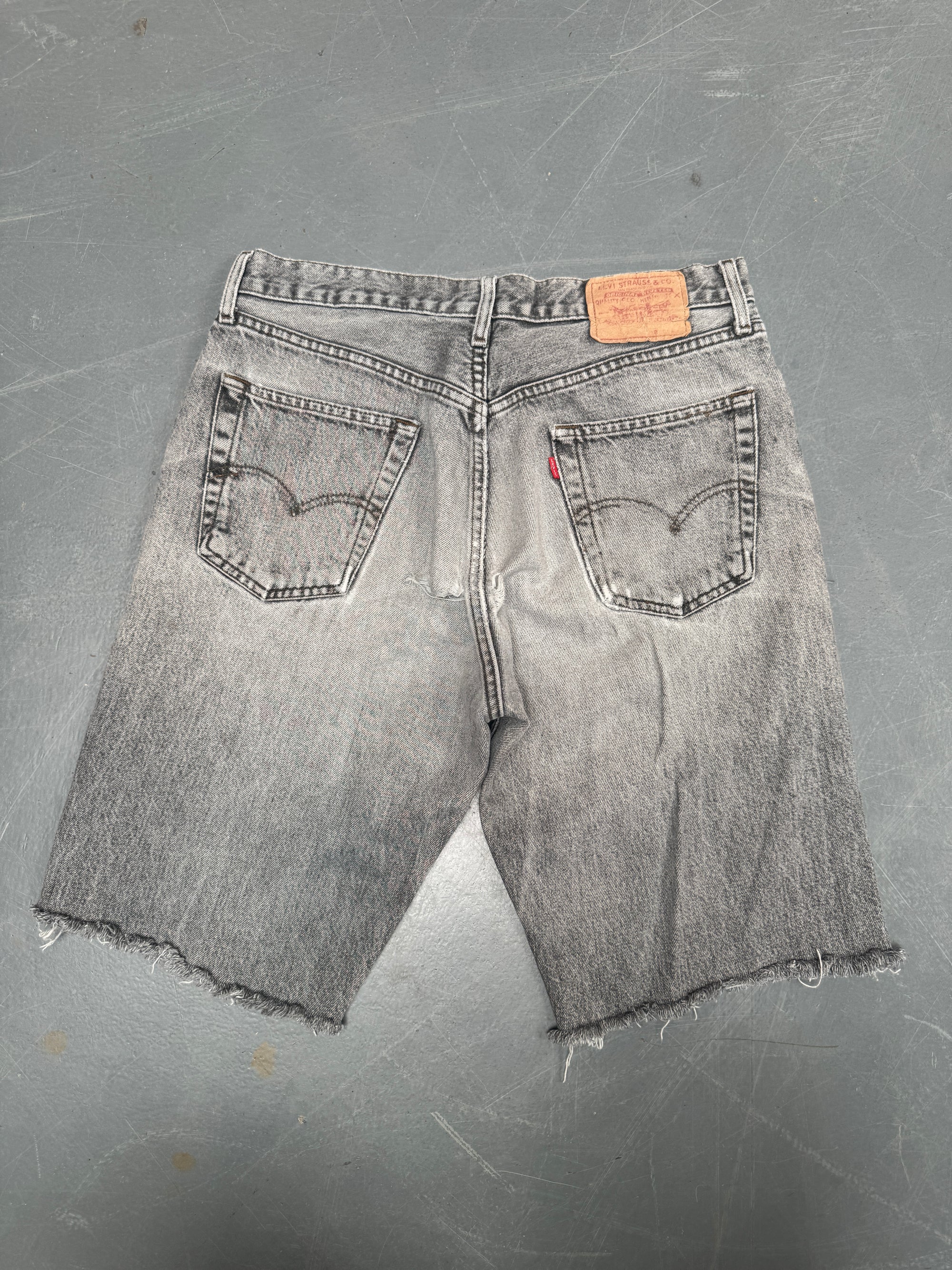 Vintage Levis Cut Off Denim Shorts - 90s Made - W 32 - SH693