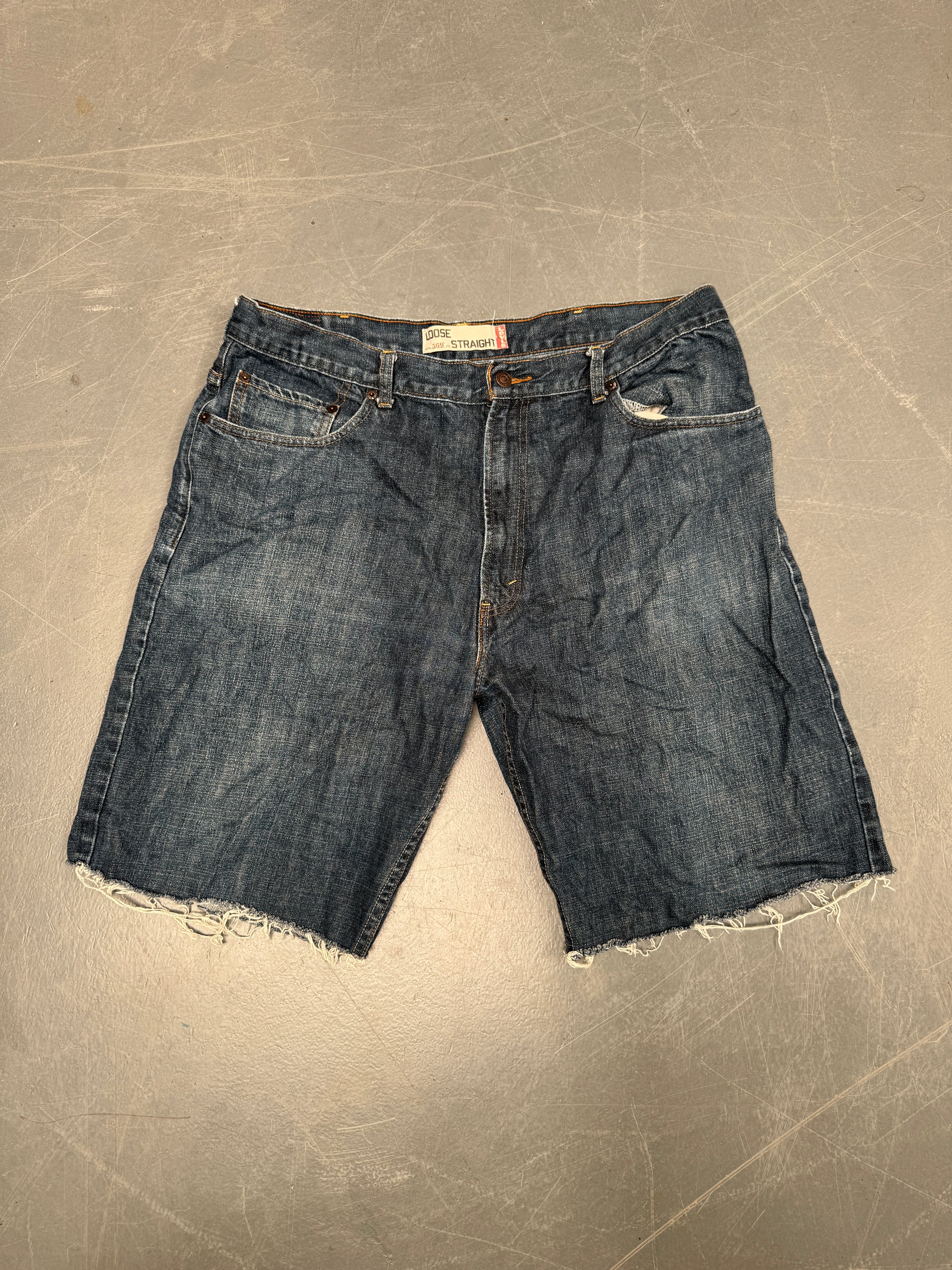 Vintage Levis Cut Off Denim Shorts - 90s Made - W 38 - SH701