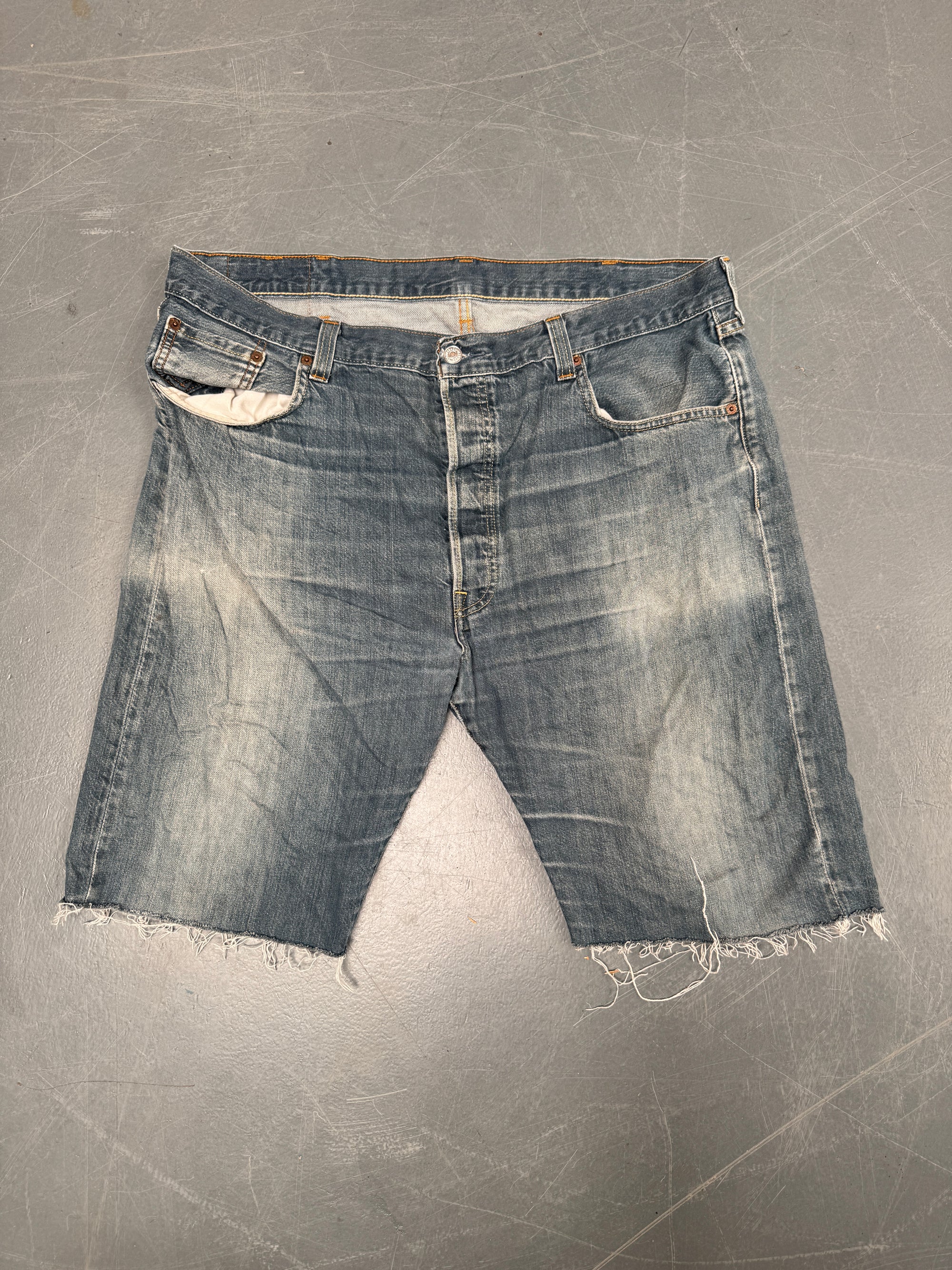 Vintage Levis Cut Off Denim Shorts - 90s Made - W 40 - SH703