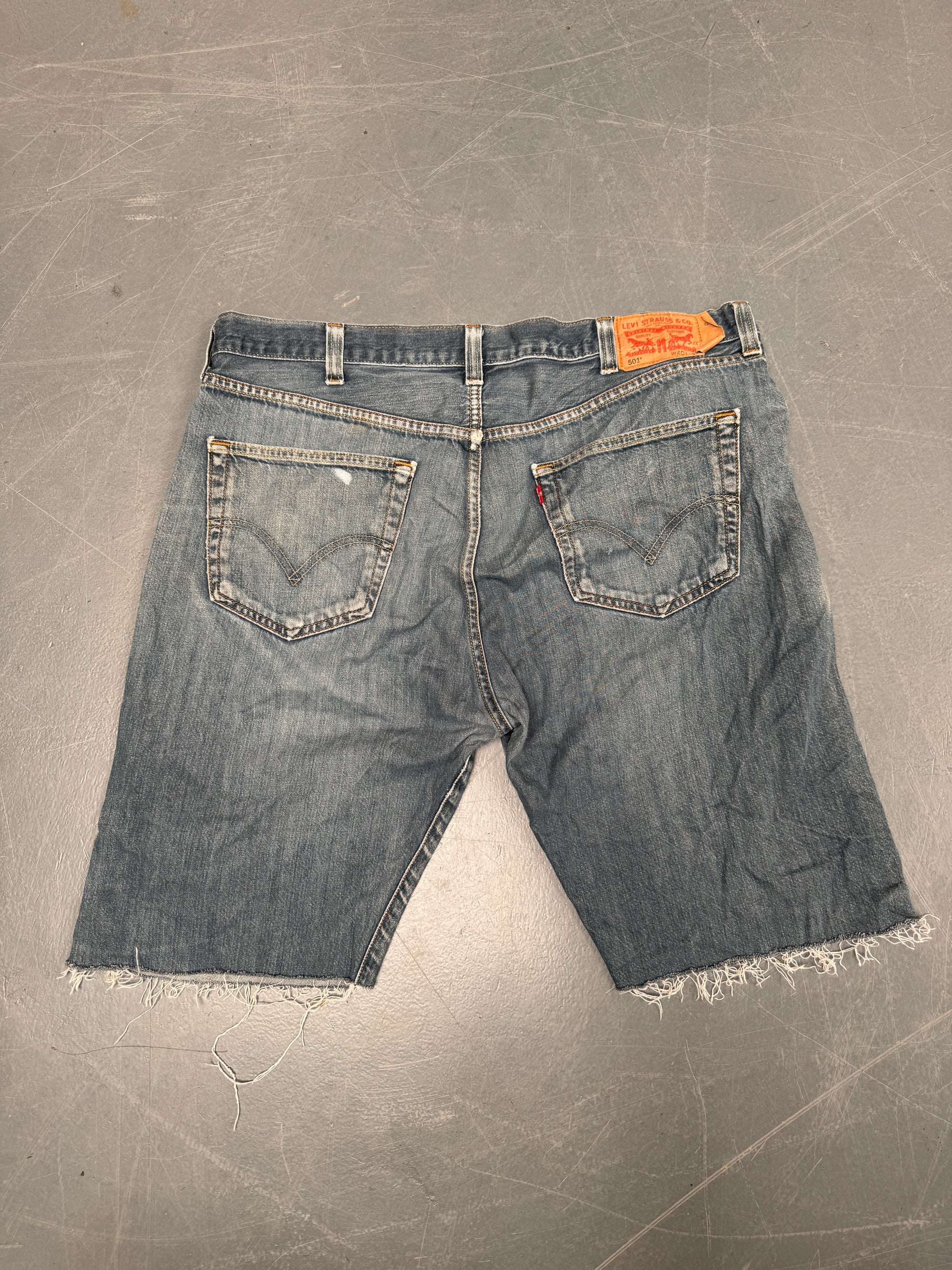 Vintage Levis Cut Off Denim Shorts - 90s Made - W 40 - SH703