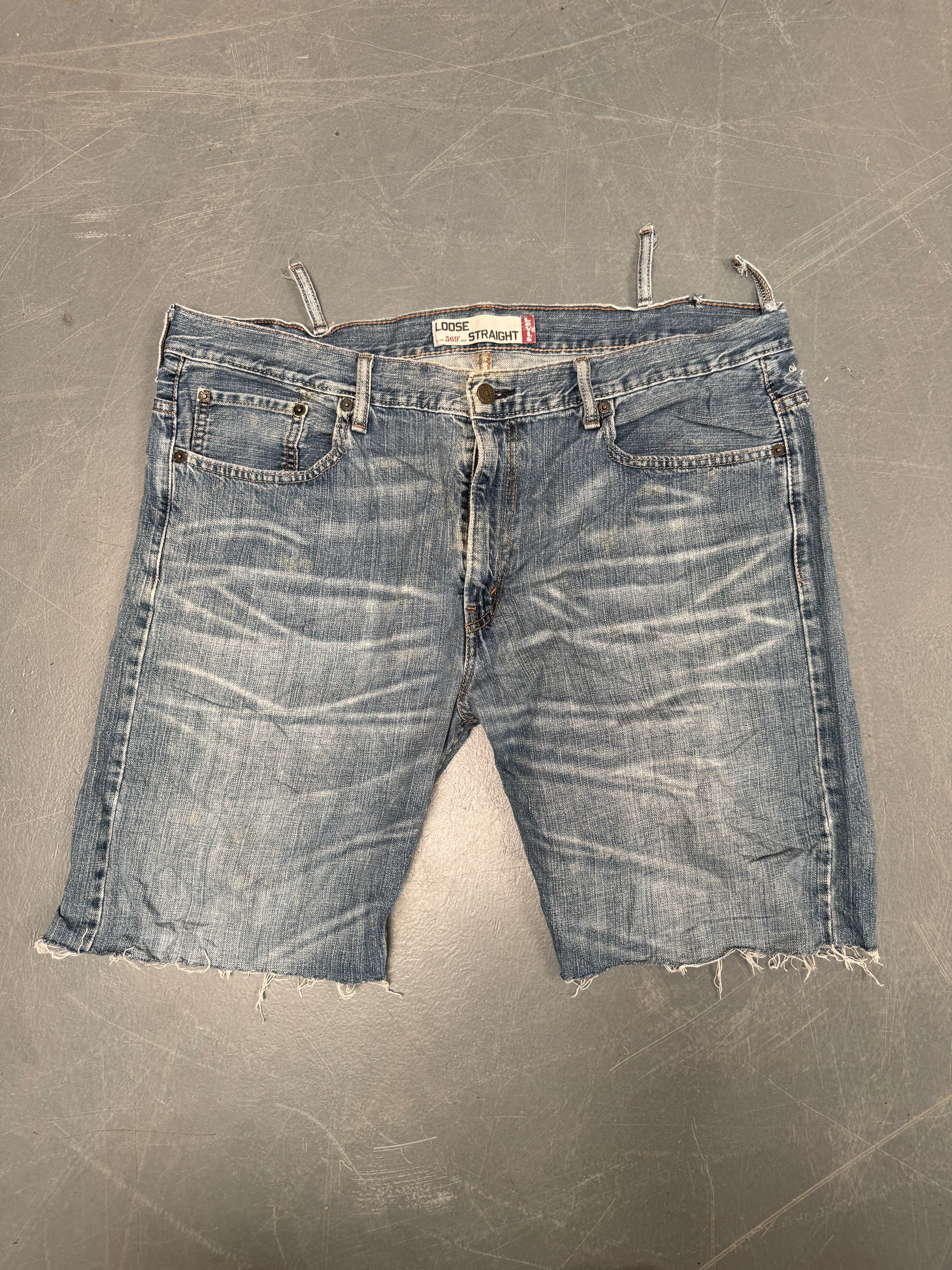 Vintage Levis Cut Off Denim Shorts - 90s Made - W 40 - SH708