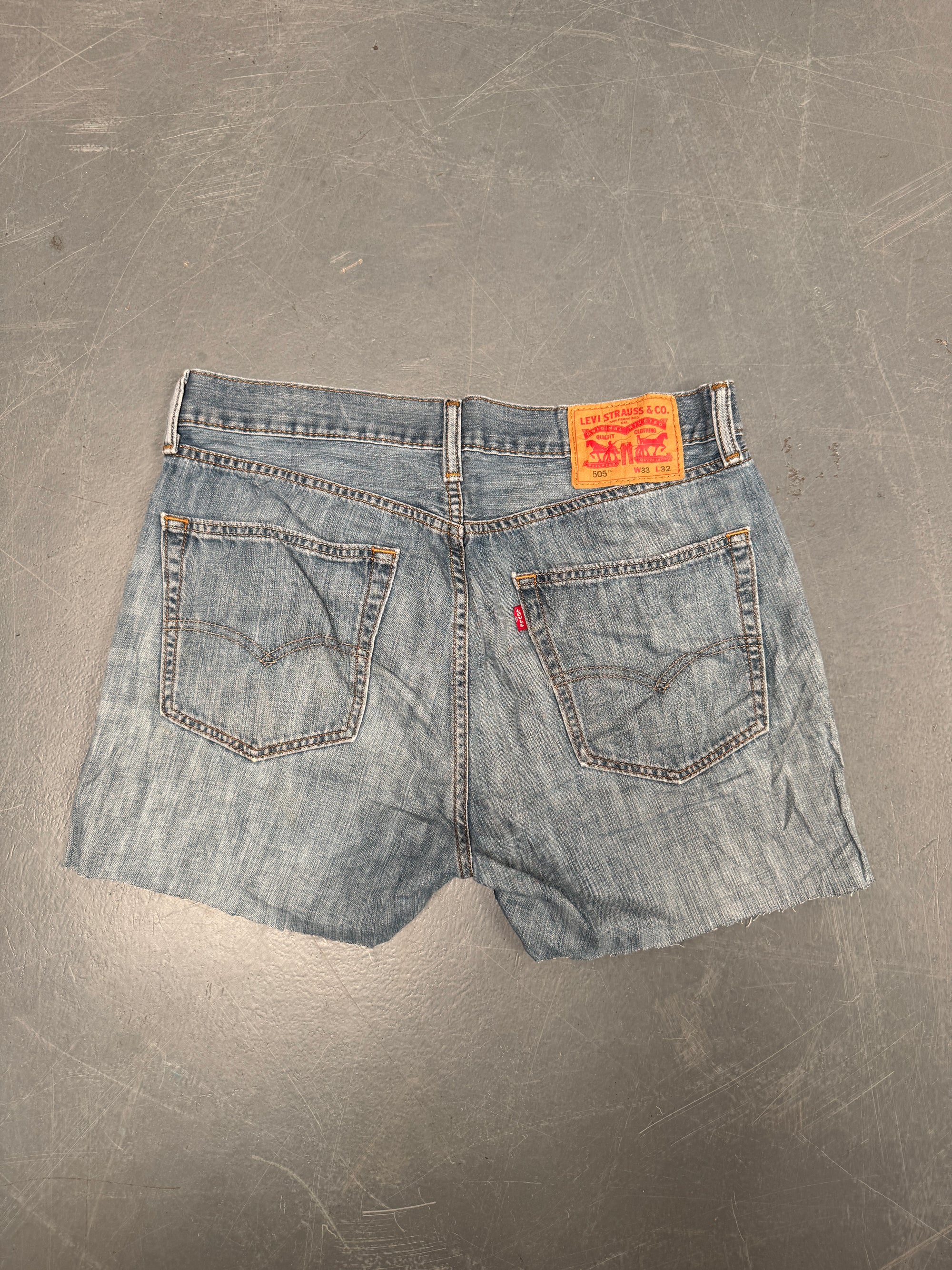 Vintage Levis Cut Off Denim Shorts - 90s Made - W 32 - SH710