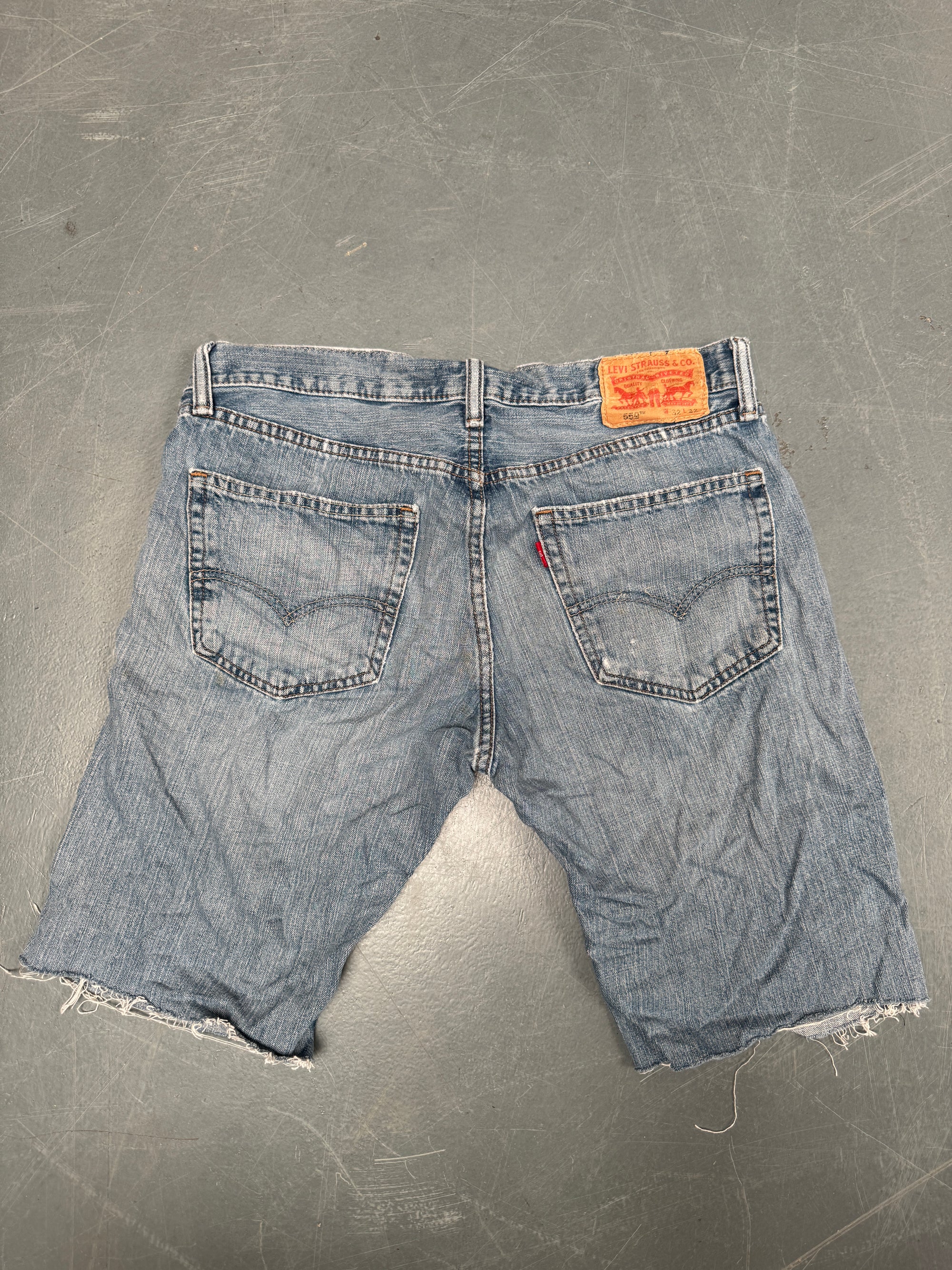 Vintage Levis Cut Off Denim Shorts - 90s Made - W 32 - SH711