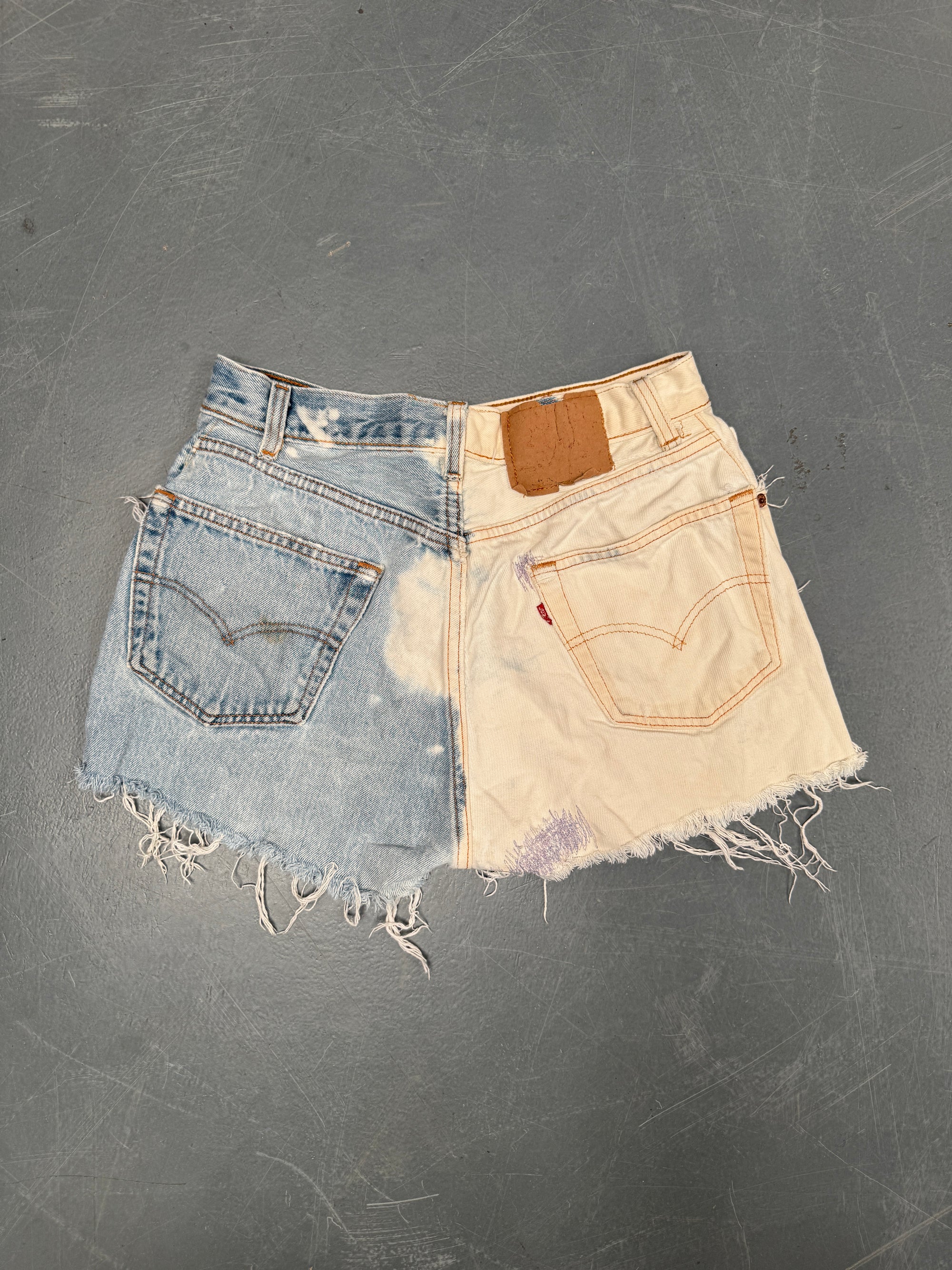 Vintage Levis Cut Off Denim Shorts - 90s Made - W 28 - SH717